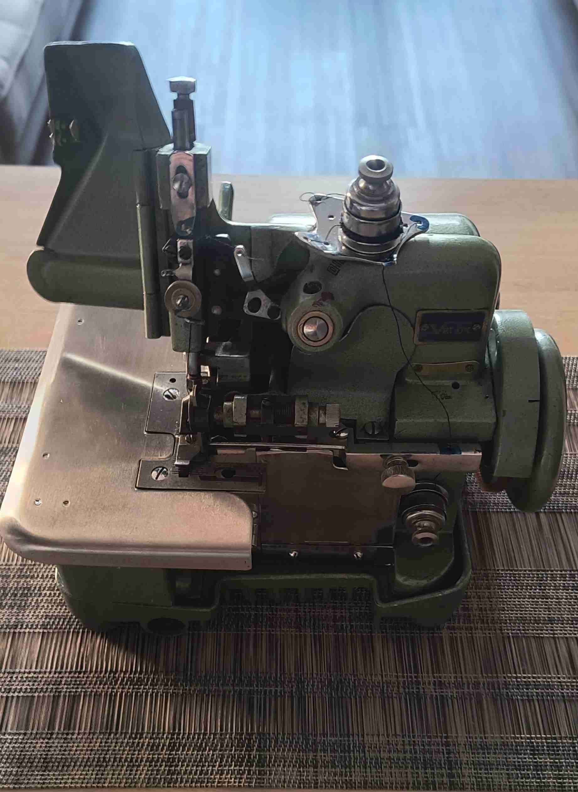 Máquina de coser Semi-industrial verde Overlock
