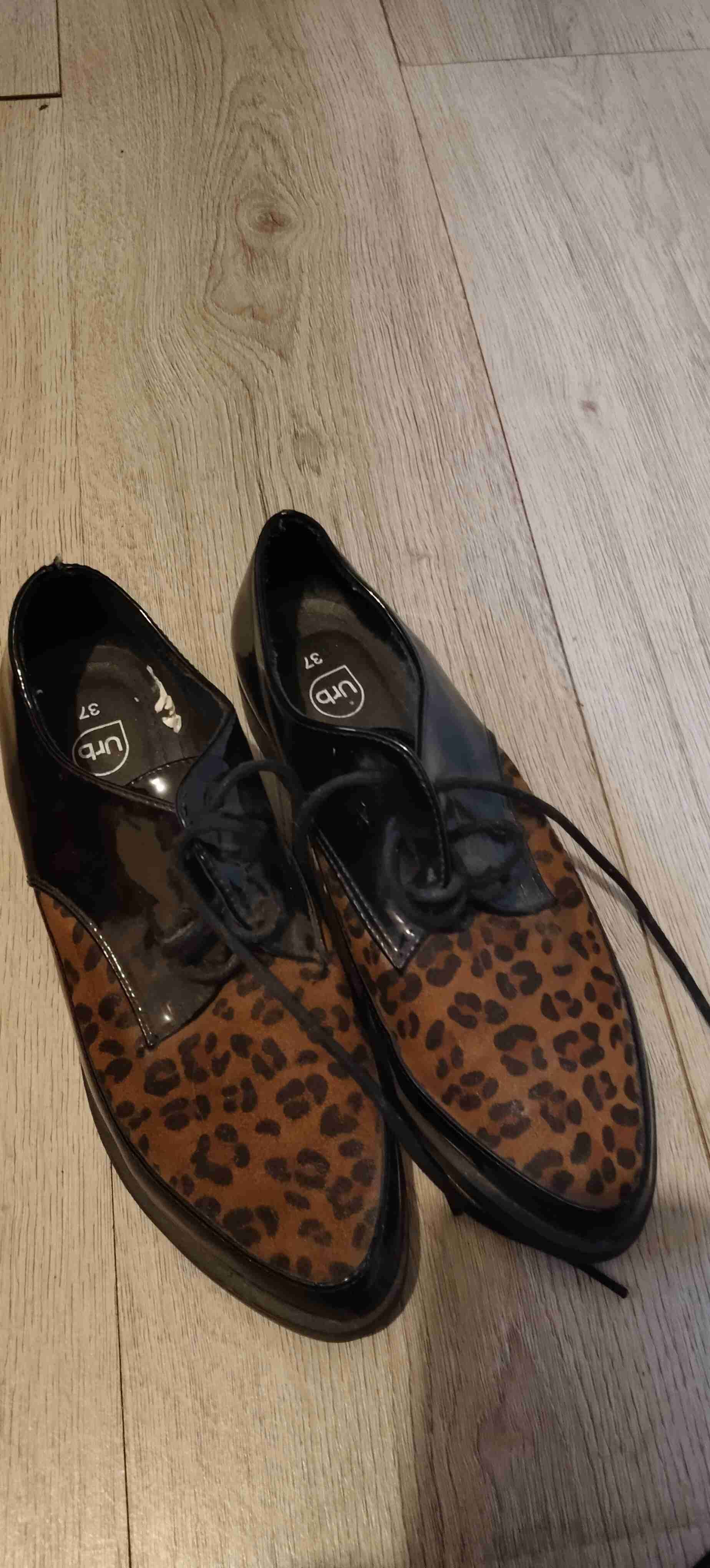 Zapatos de charol con estampado animal