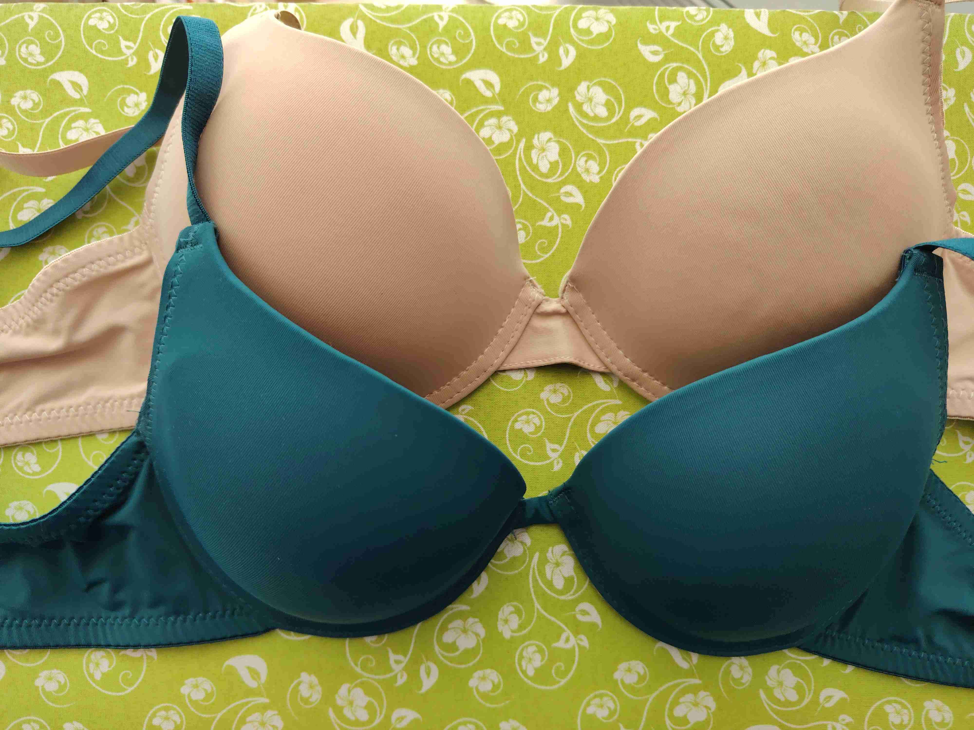 Sujetadores beige y verde 34B