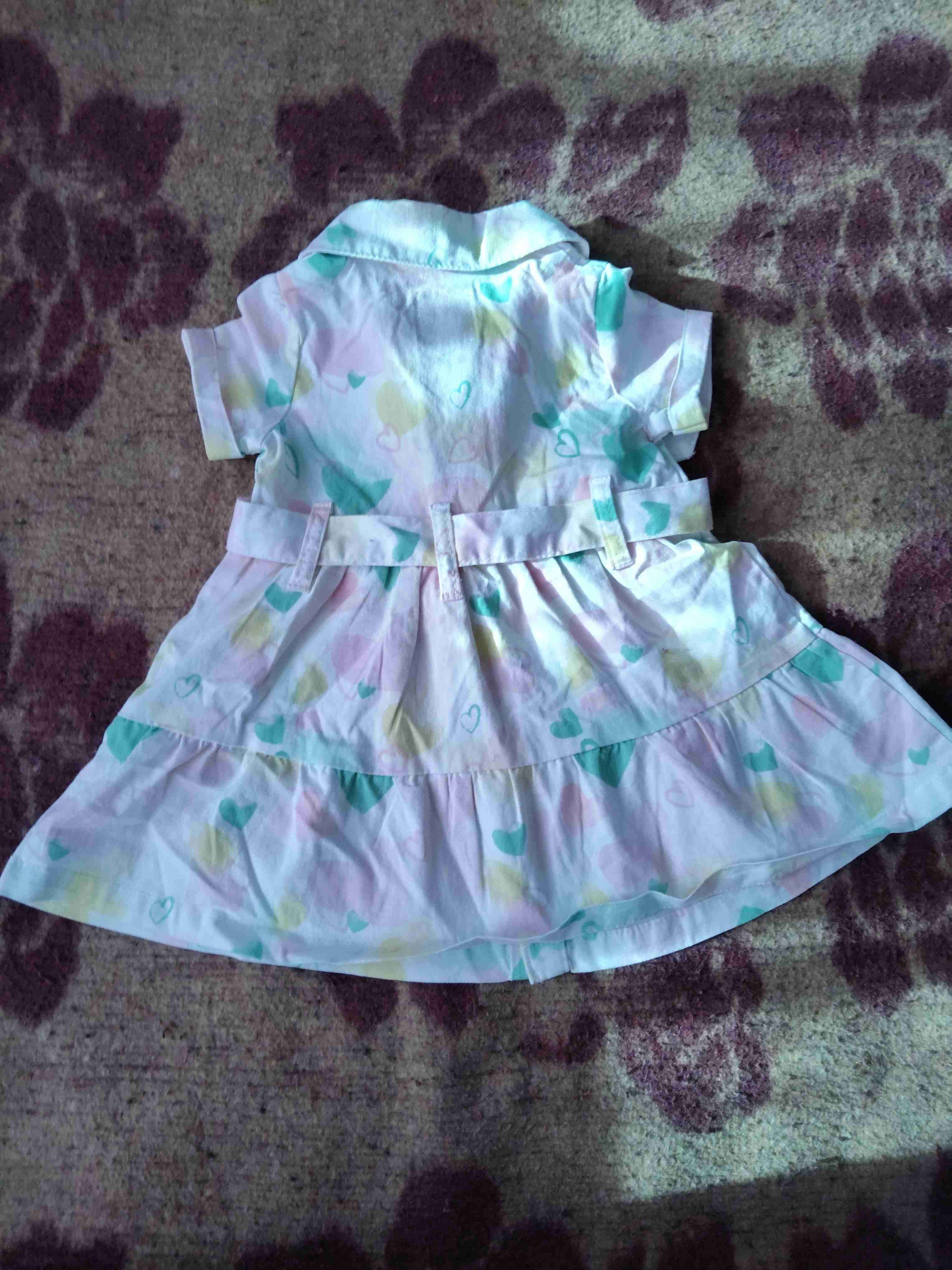Vestido infantil con corazones - miniatura 2