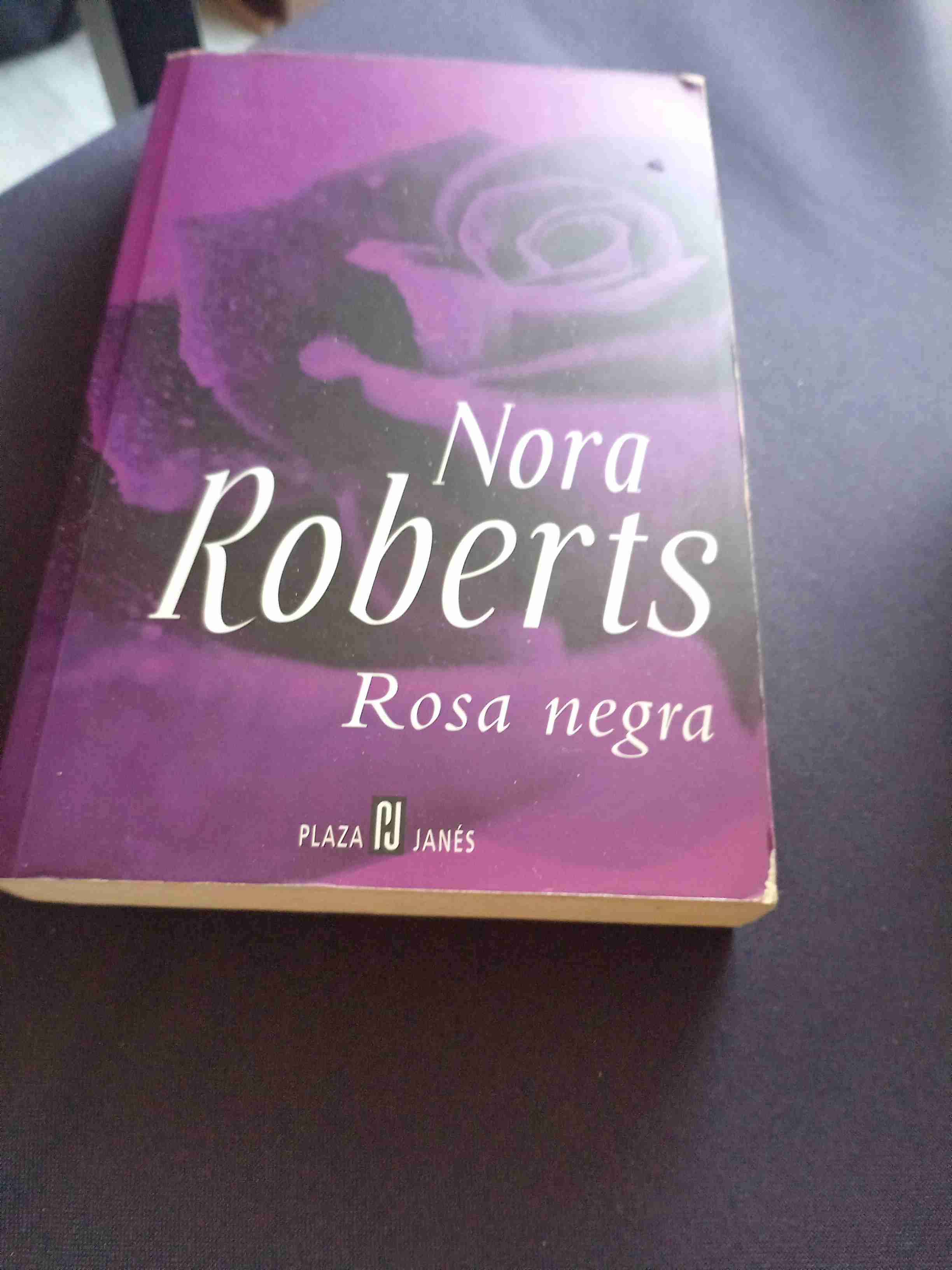 Libro 'Rosa Negra' de Nora Roberts