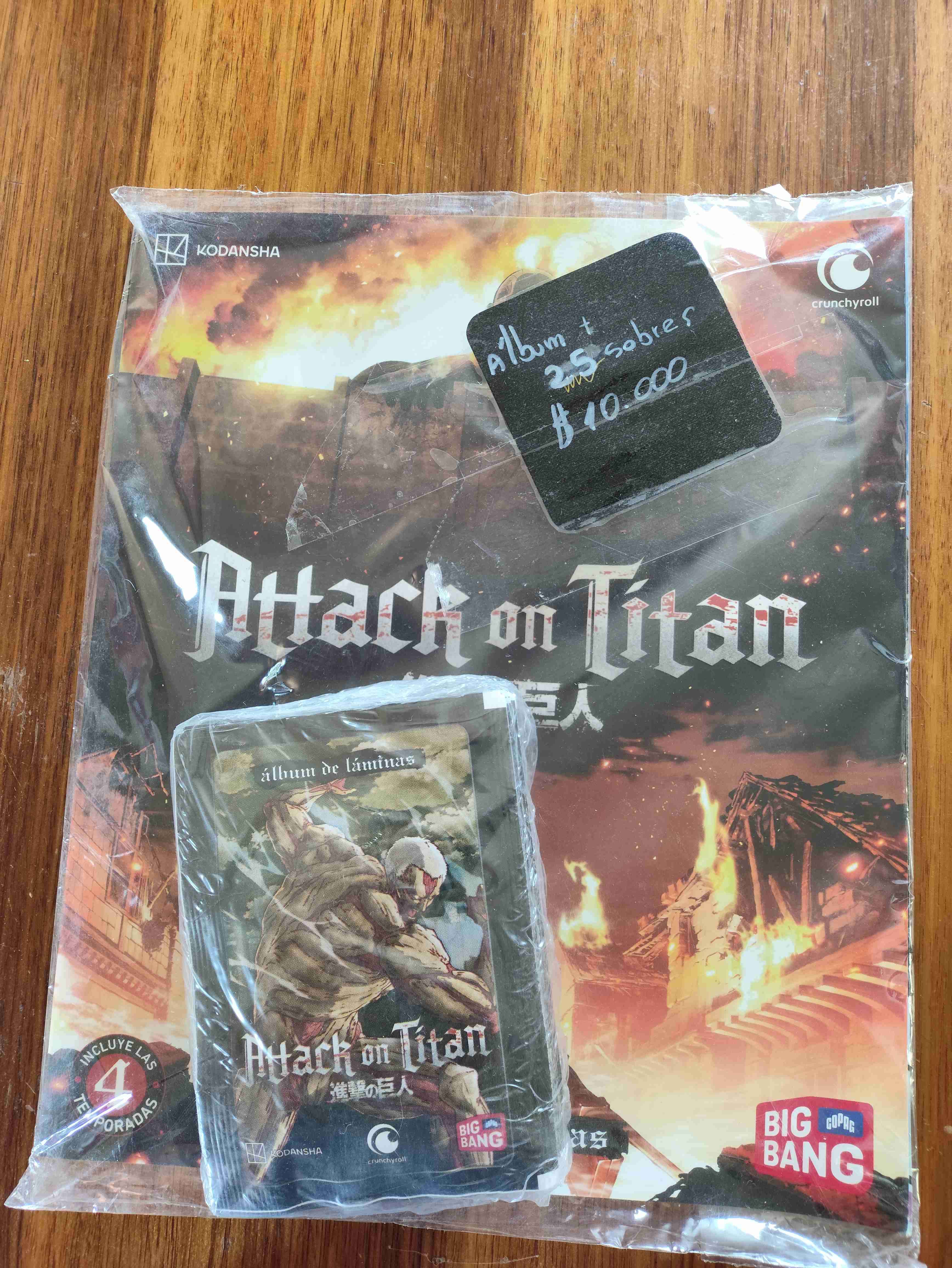 Álbum y sobres Attack on Titan + 25 sobres