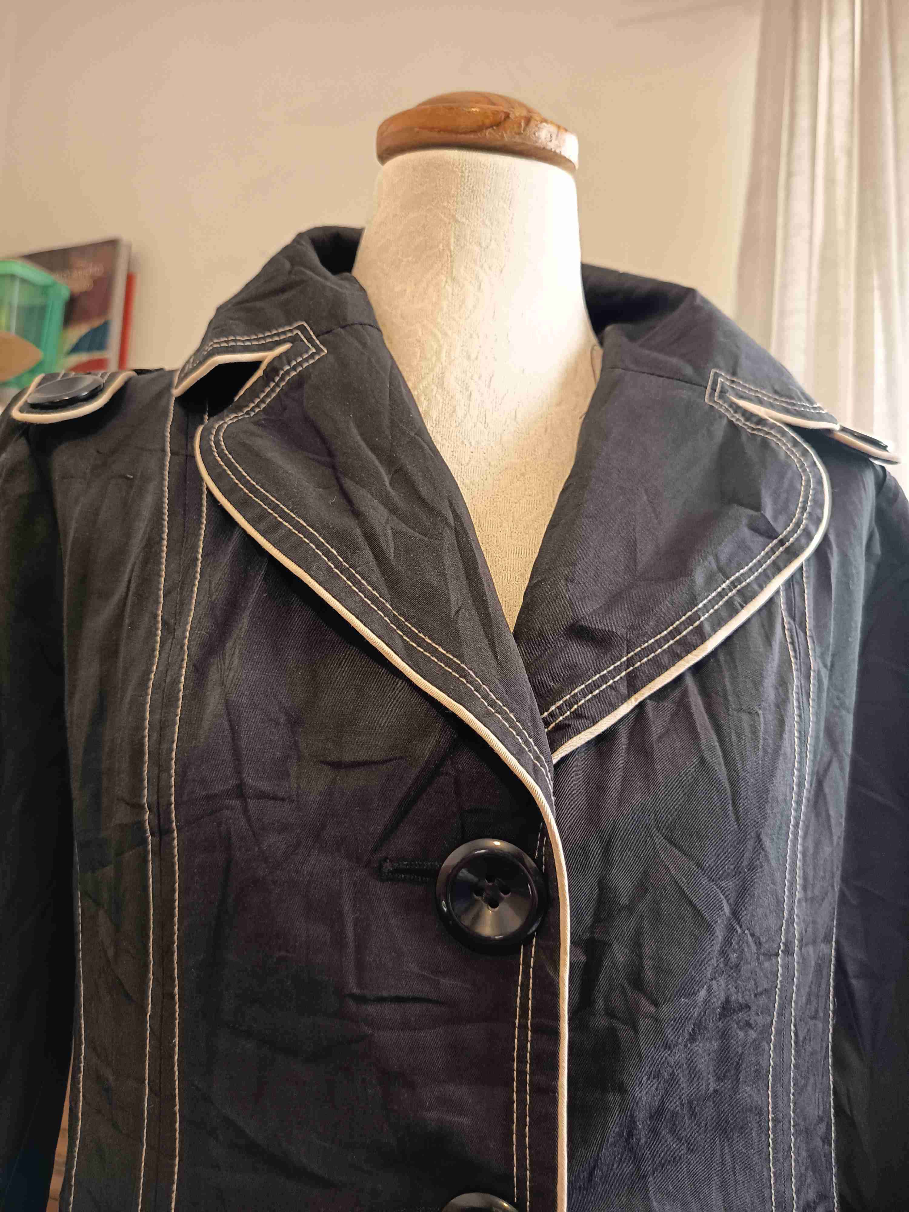 Abrigo Guess tipo trench negro talla S - miniatura 2