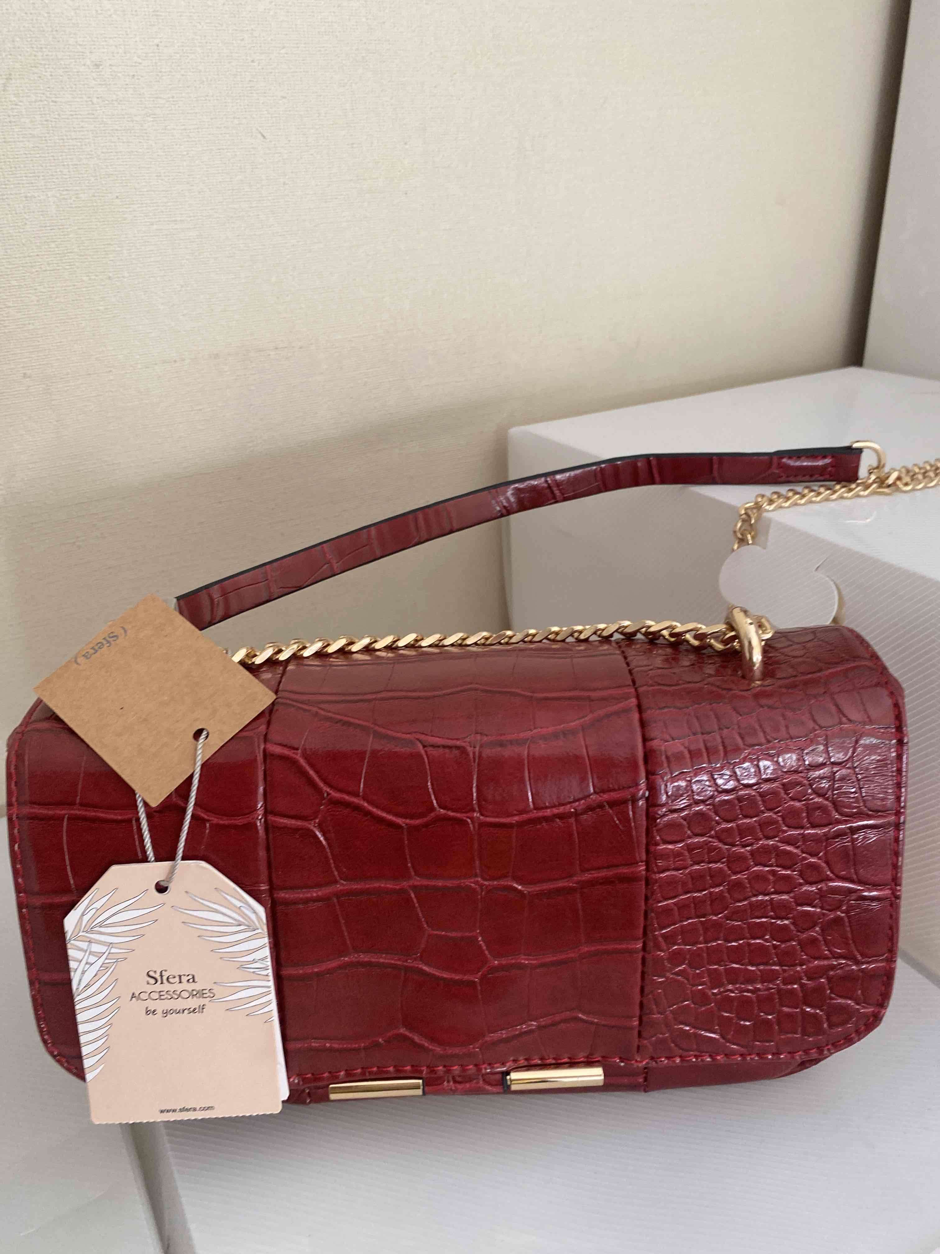 Cartera roja con textura croco - miniatura 3