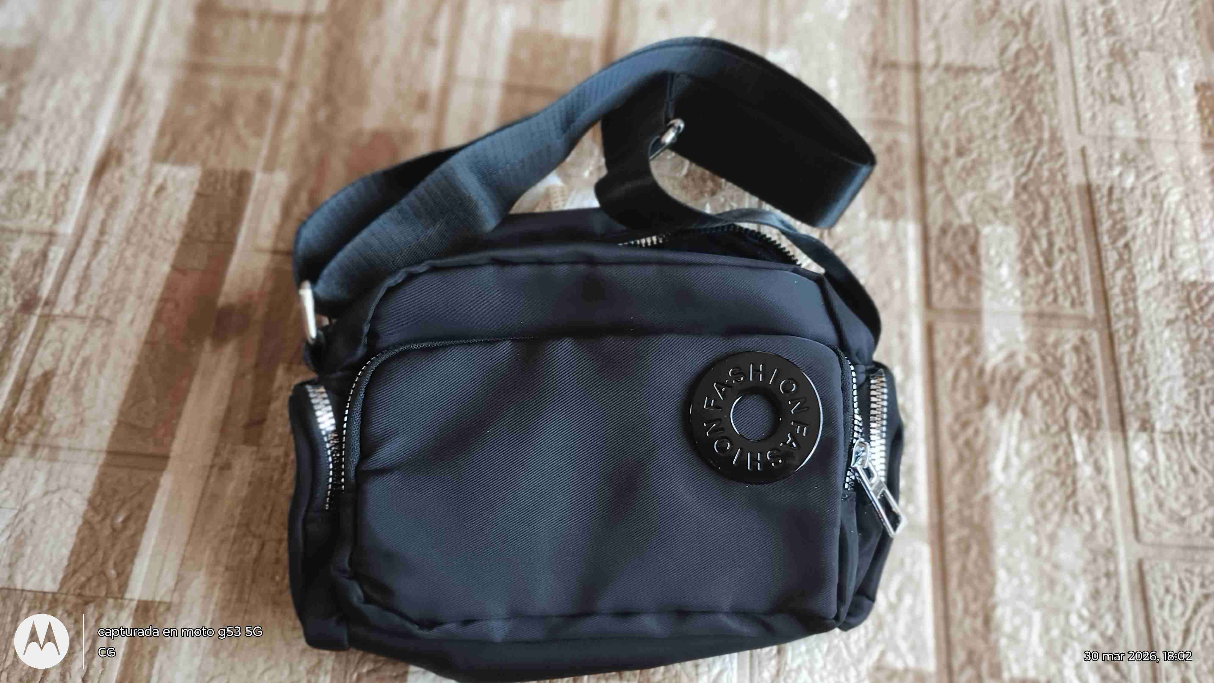 Bandolera negra con estilo