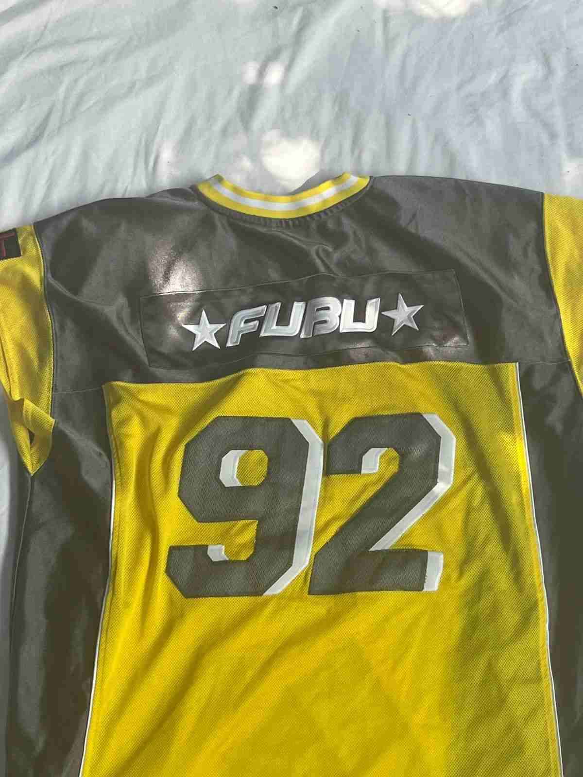 Polera deportiva Fubu amarilla - miniatura 3