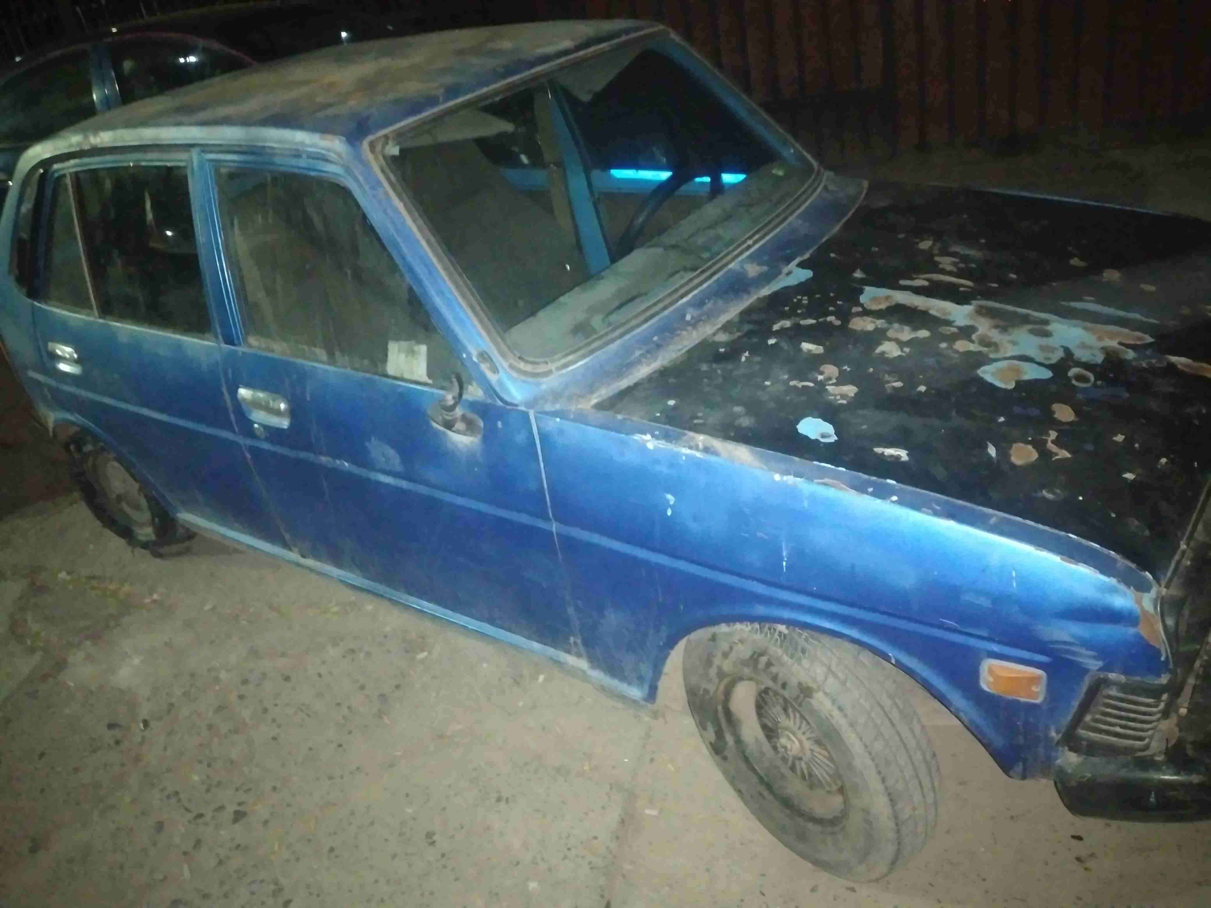 Auto antiguo  andando daihatsu max cuore 1980 - miniatura 2