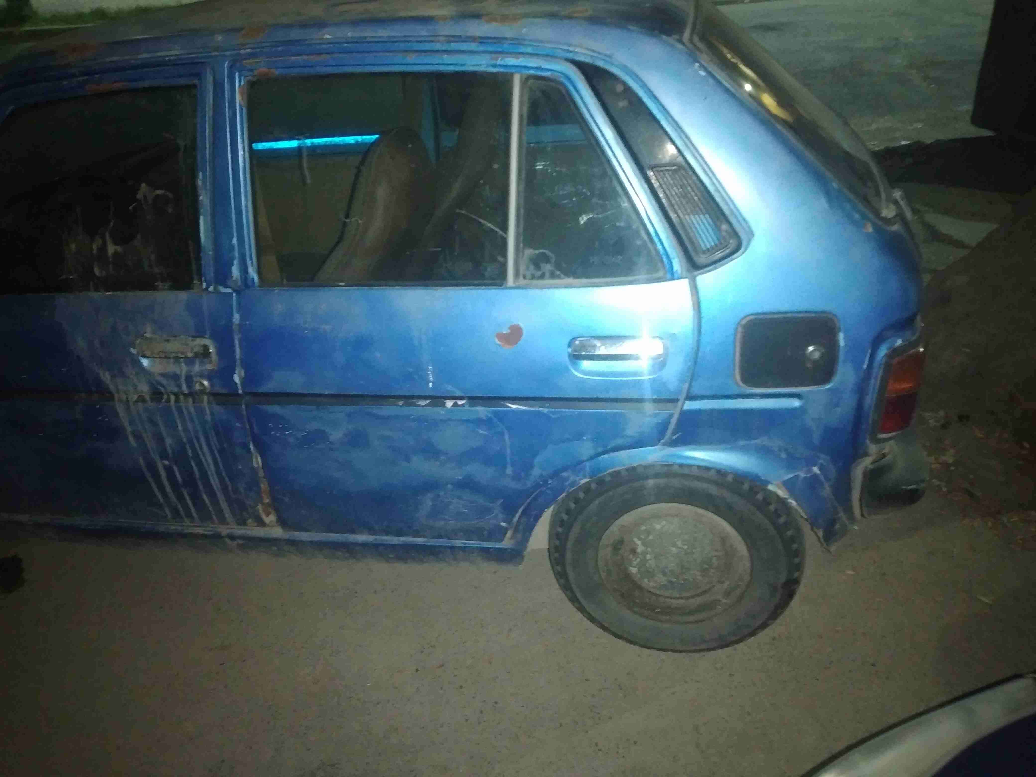 Auto antiguo  andando daihatsu max cuore 1980 - miniatura 5