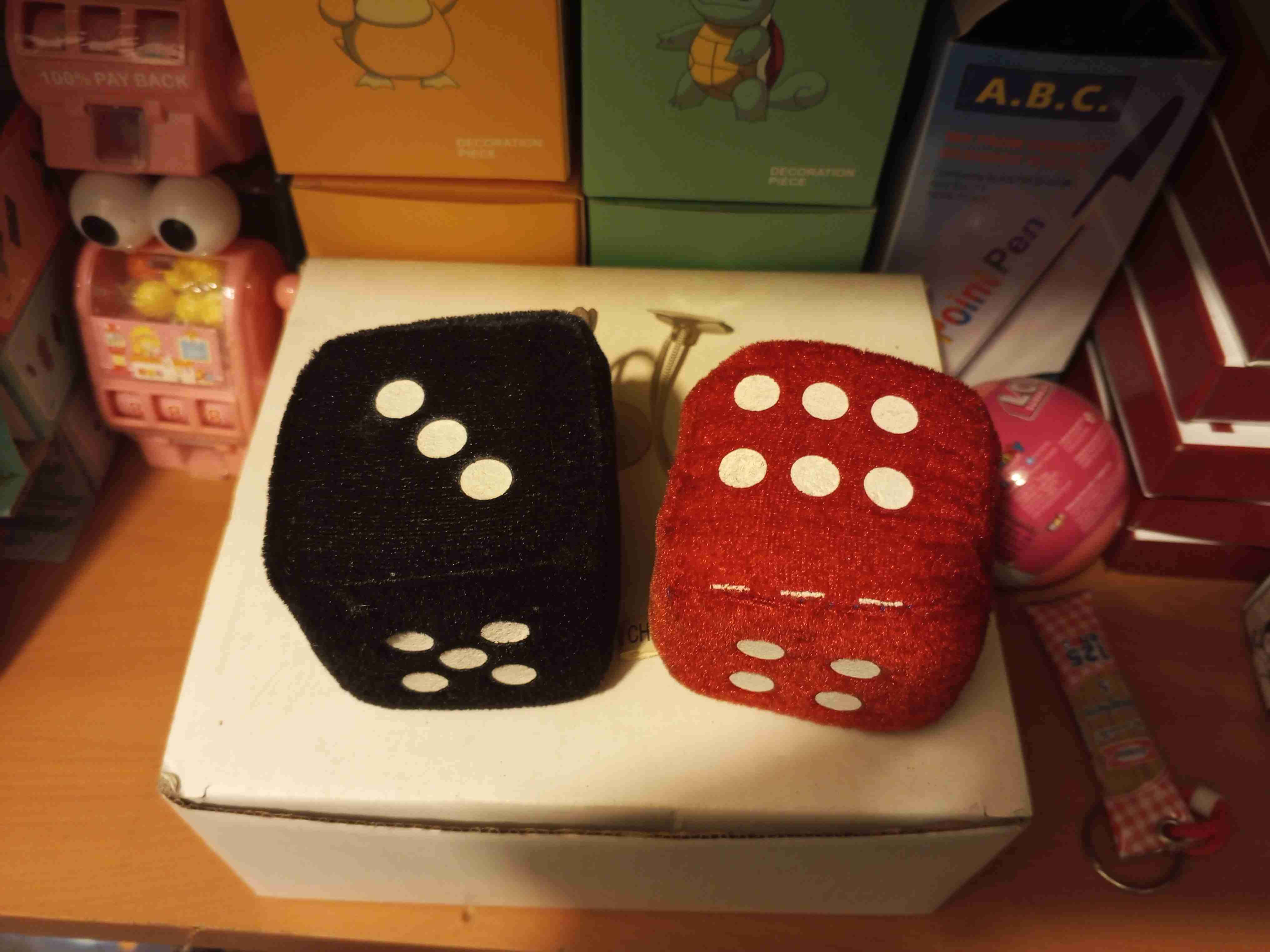 Dados de peluche retro