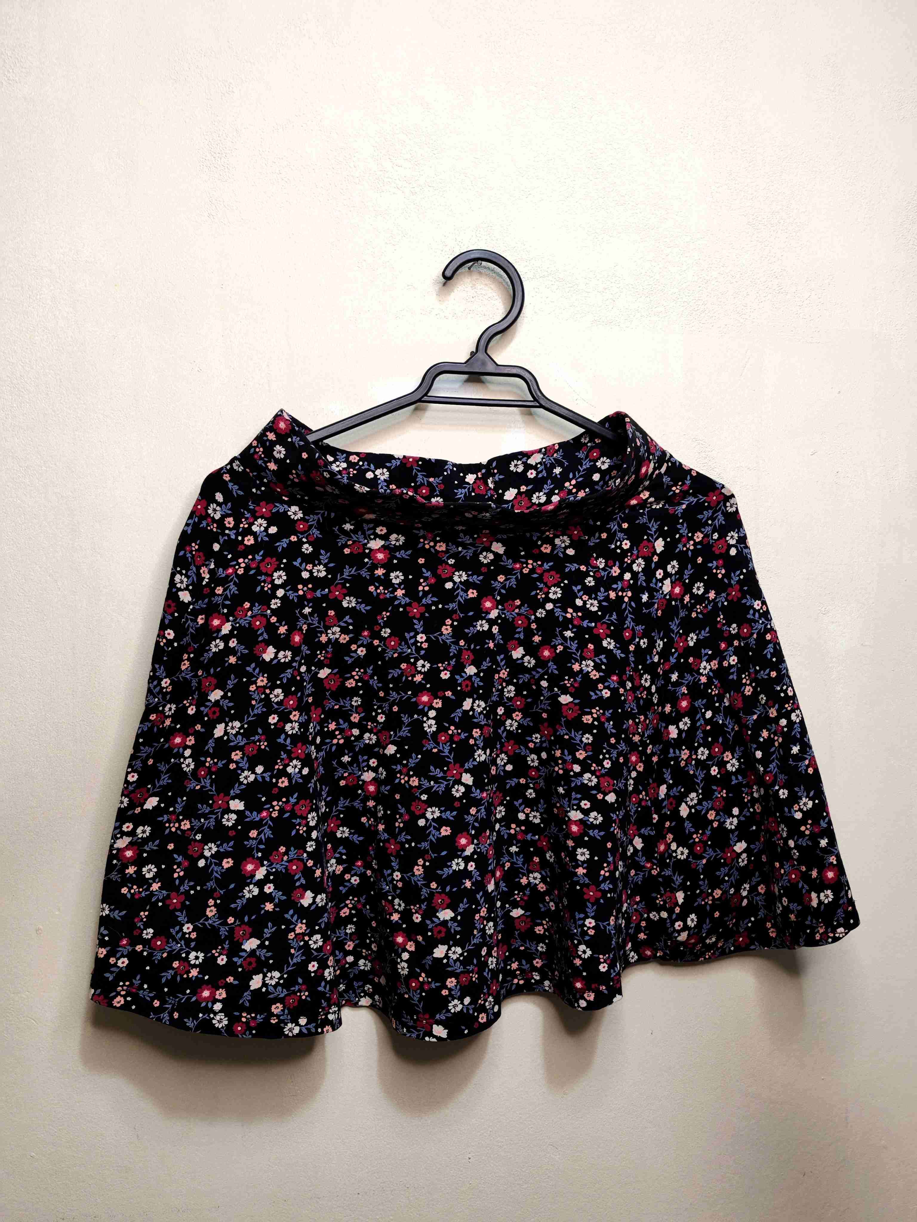 Falda corta floral talla M