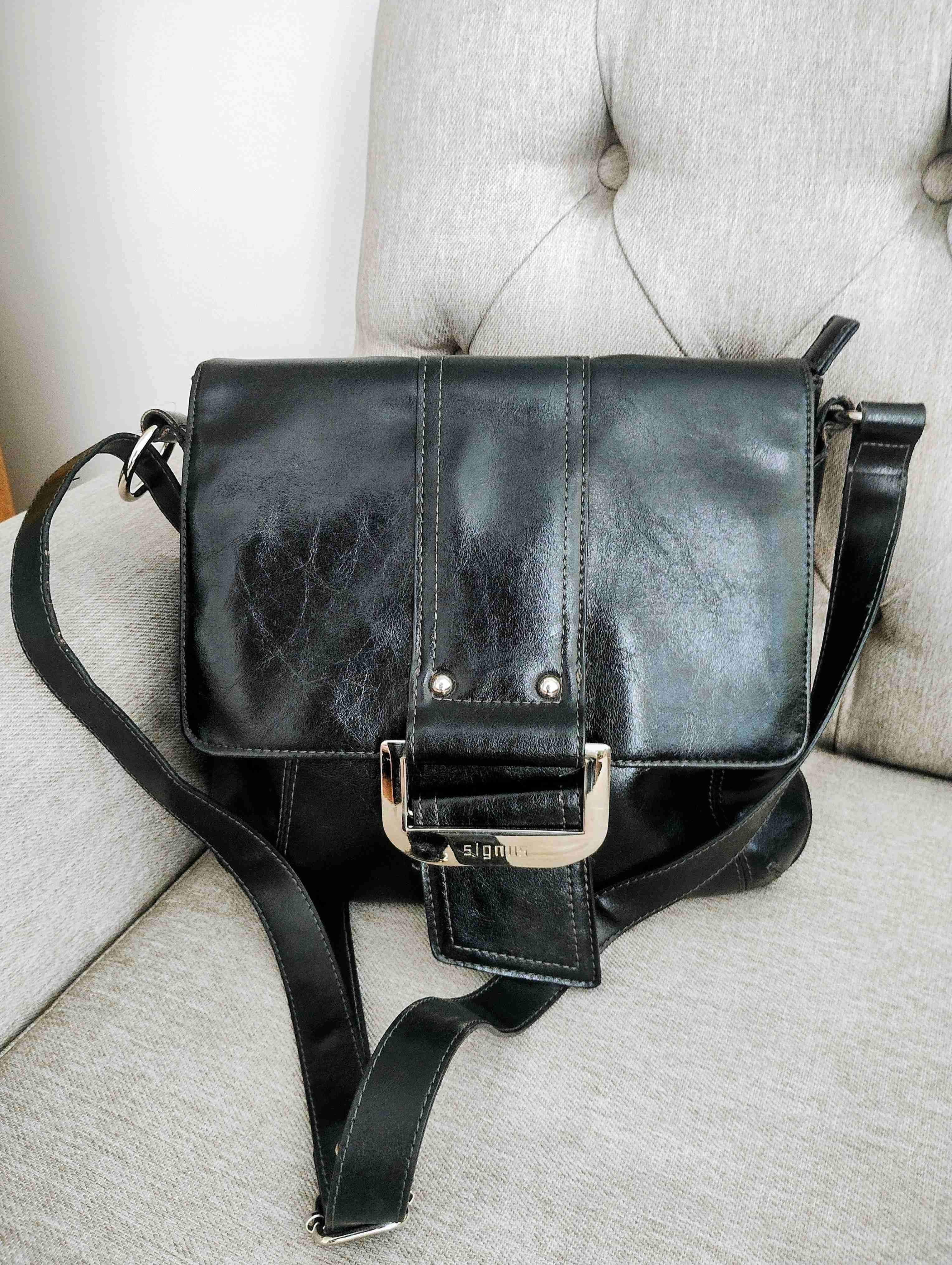 Bandolera negra de cuero sintético