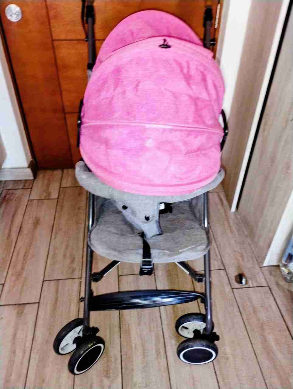 Coche para bebé color rosado