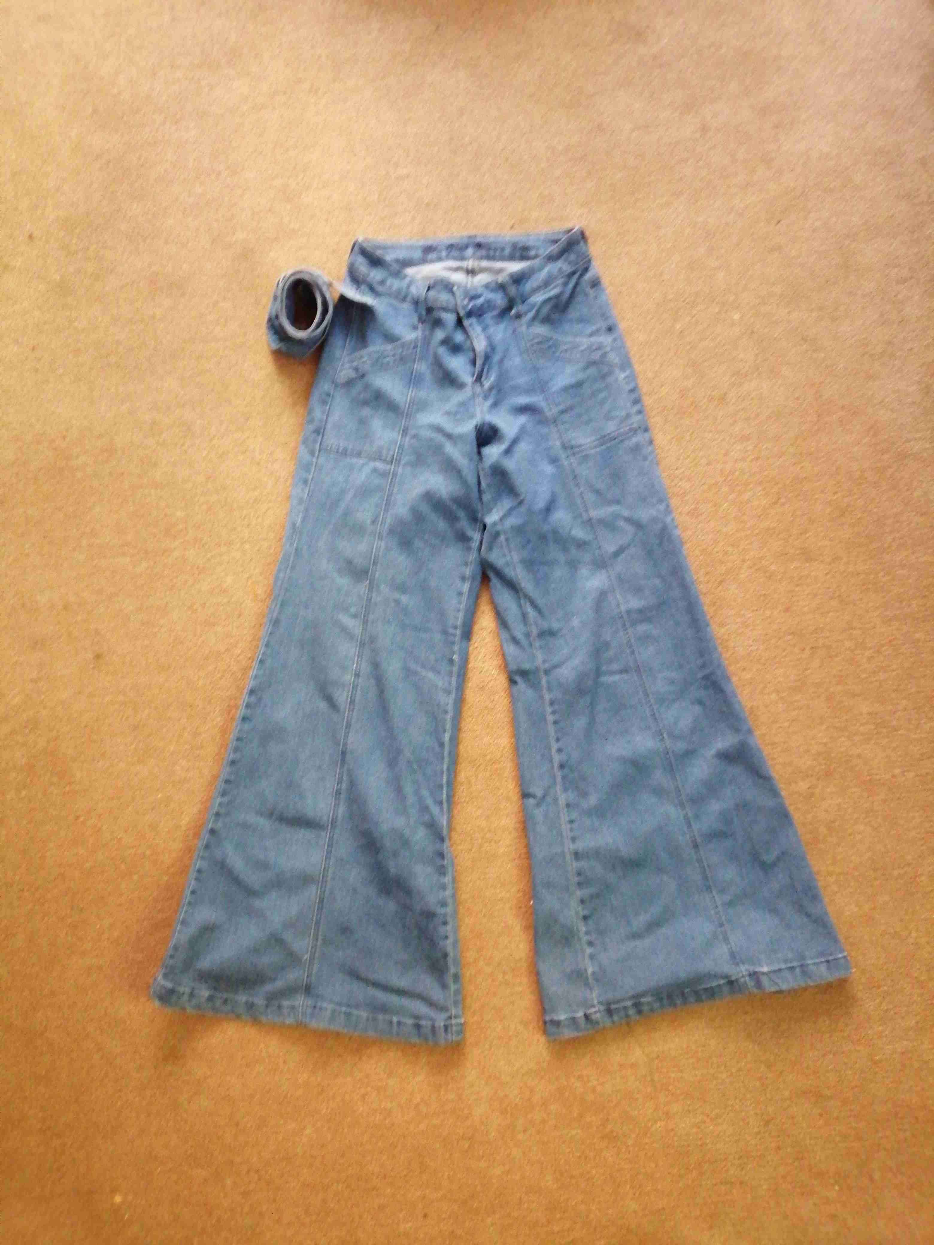 Pantalones acampanados de mezclilla