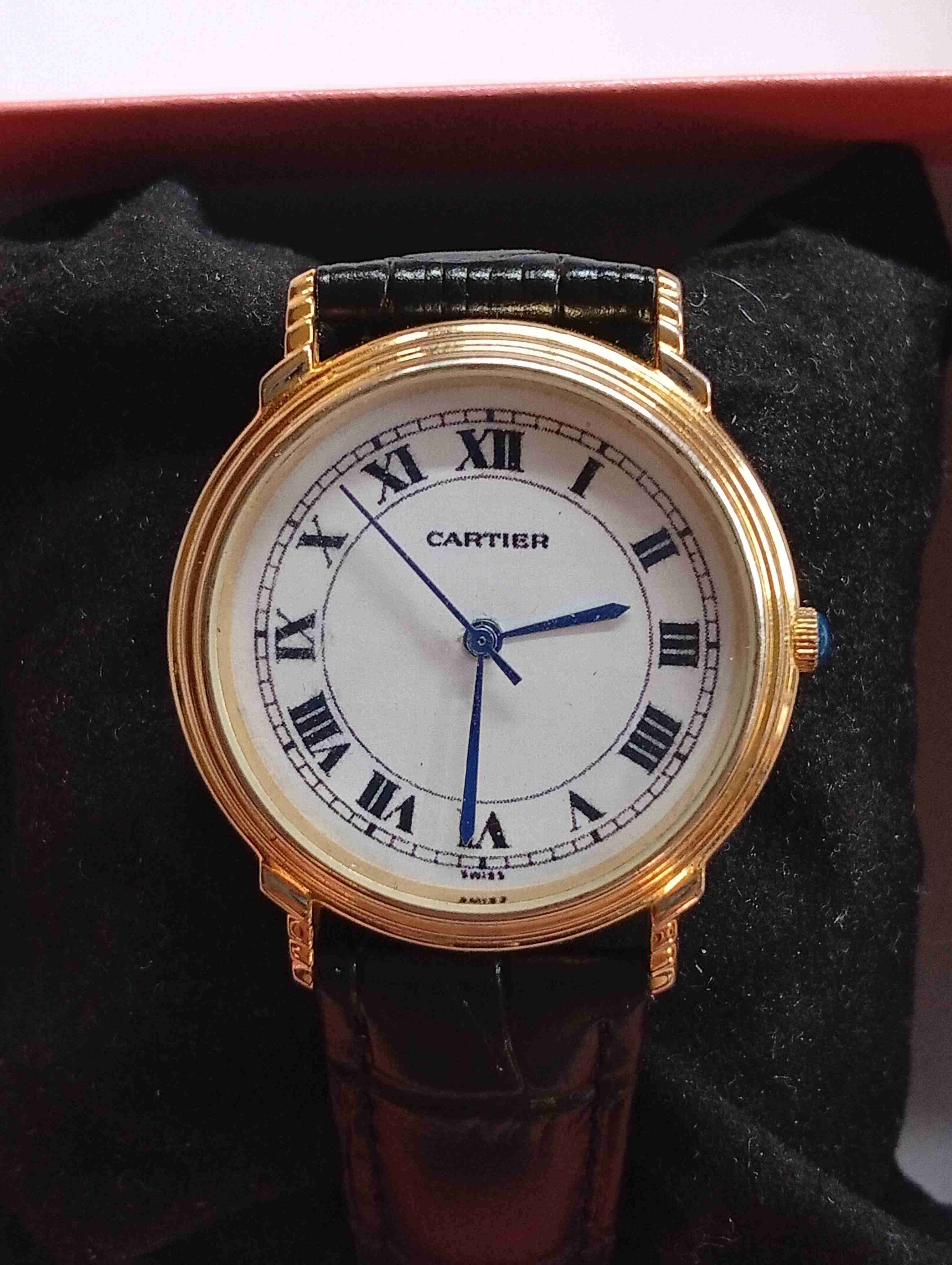 Reloj de pulsera dorado clásico cuarzo