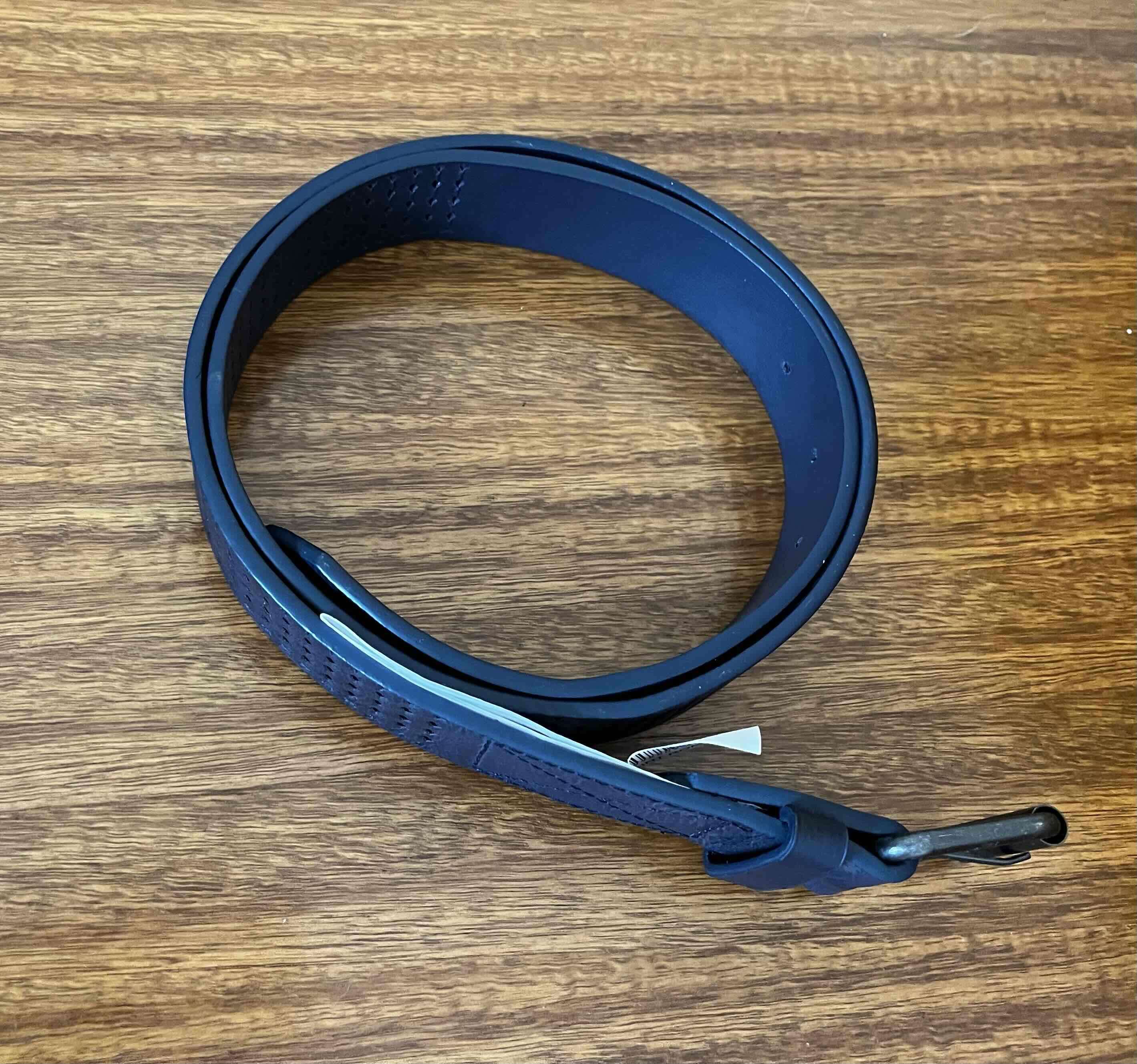 Cinturón hombre azul marino Second Image - miniatura 3