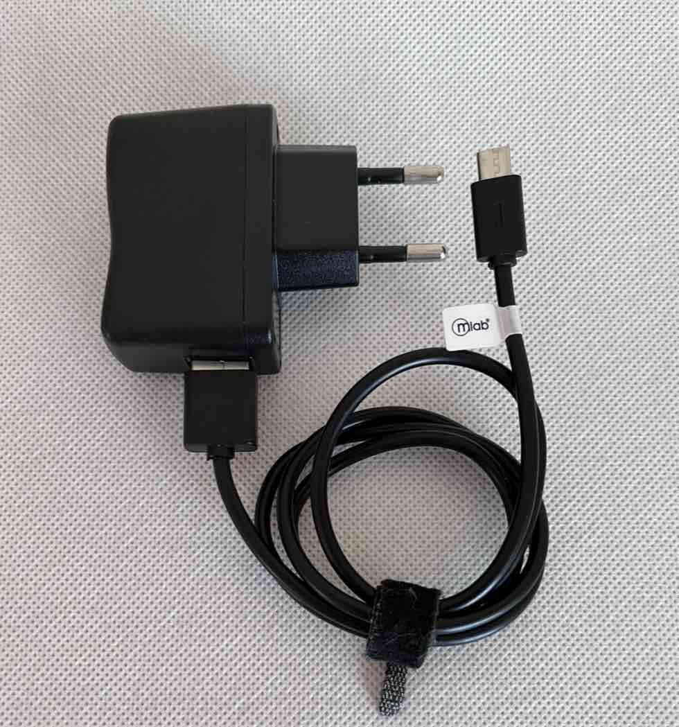 Cargador USB con cable Mlab modelo senior 6918