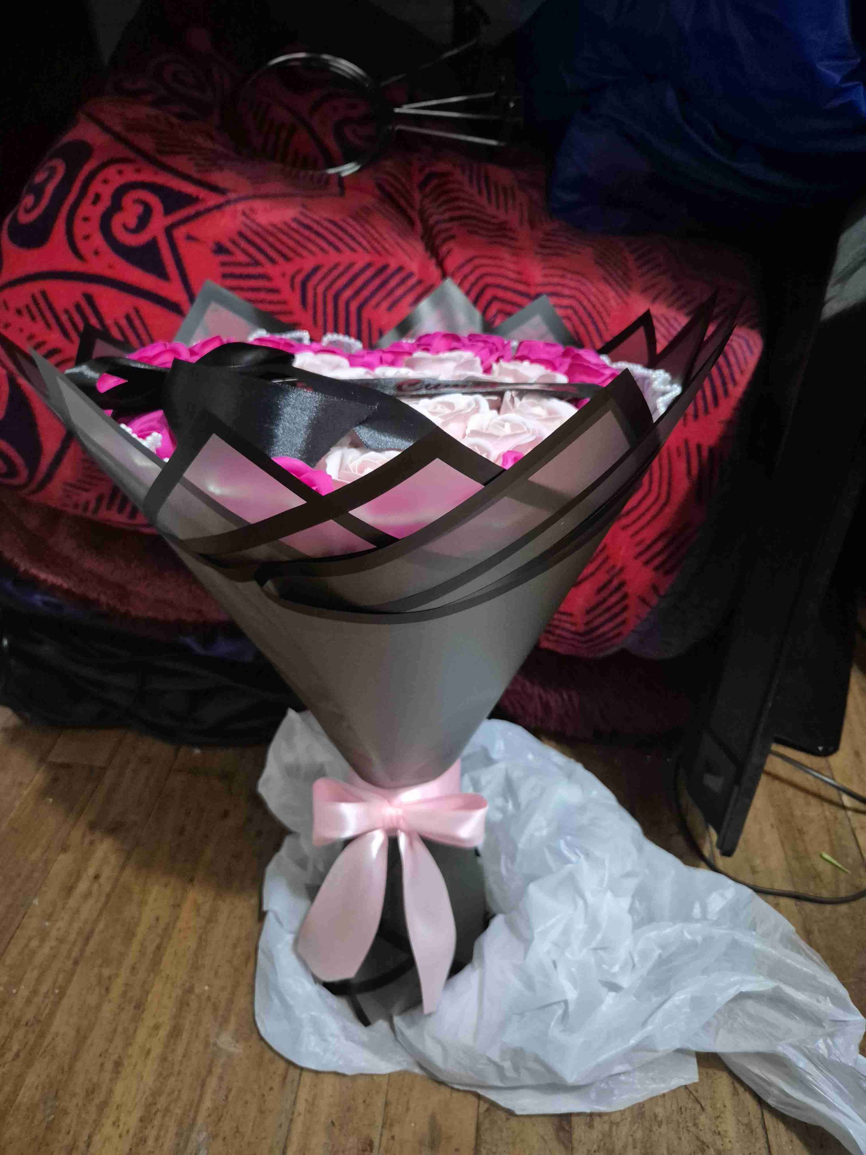 Arreglo floral en forma de corazón 50 rosas - miniatura 4