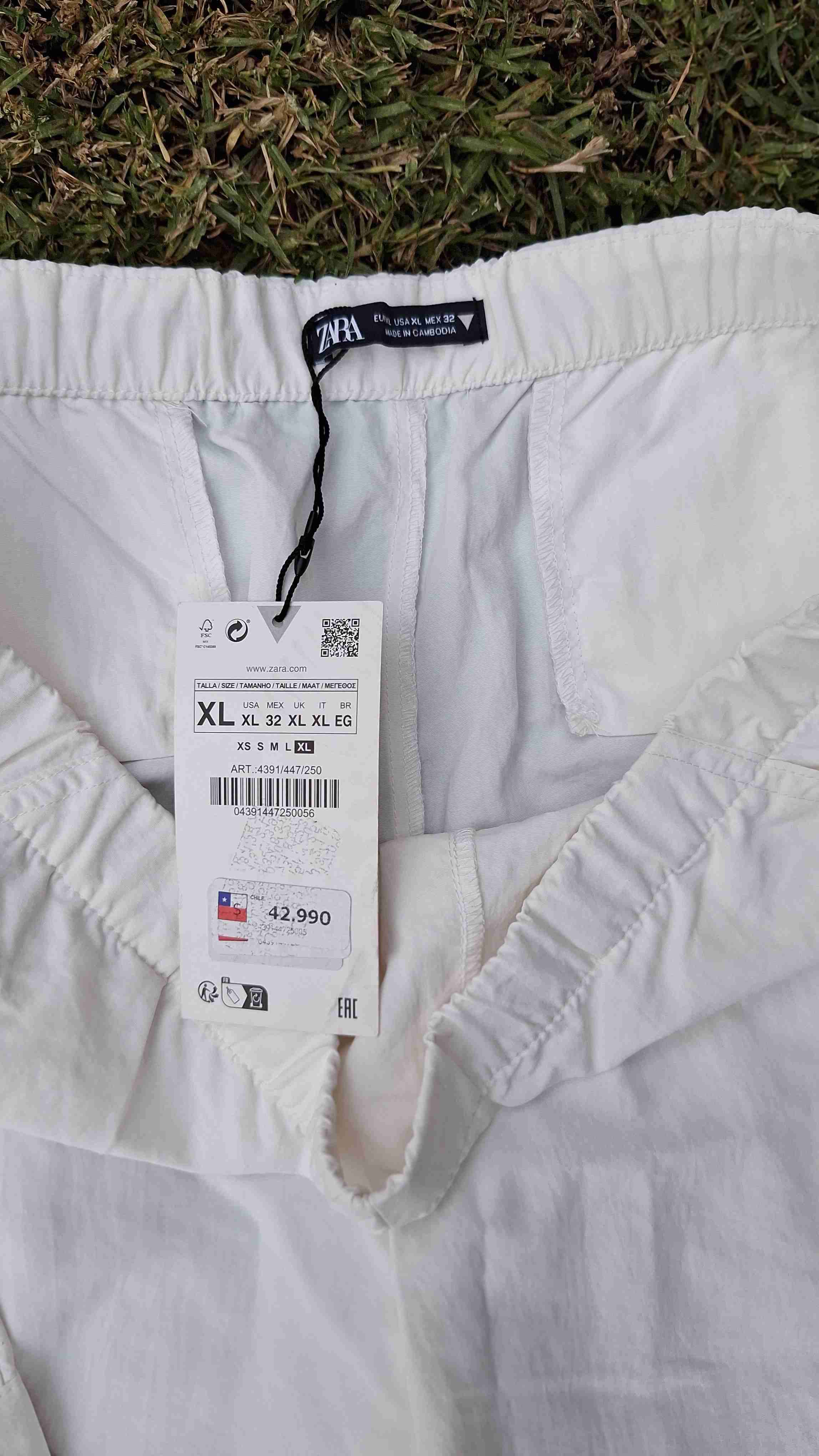 Pantalones Zara cargo blancos - miniatura 2
