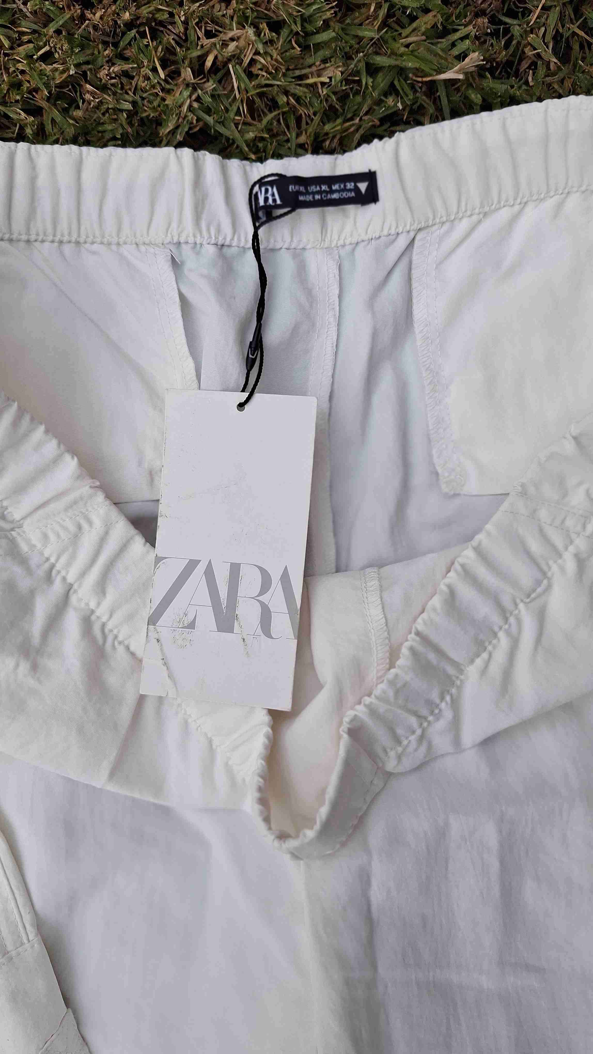 Pantalones Zara cargo blancos - miniatura 4