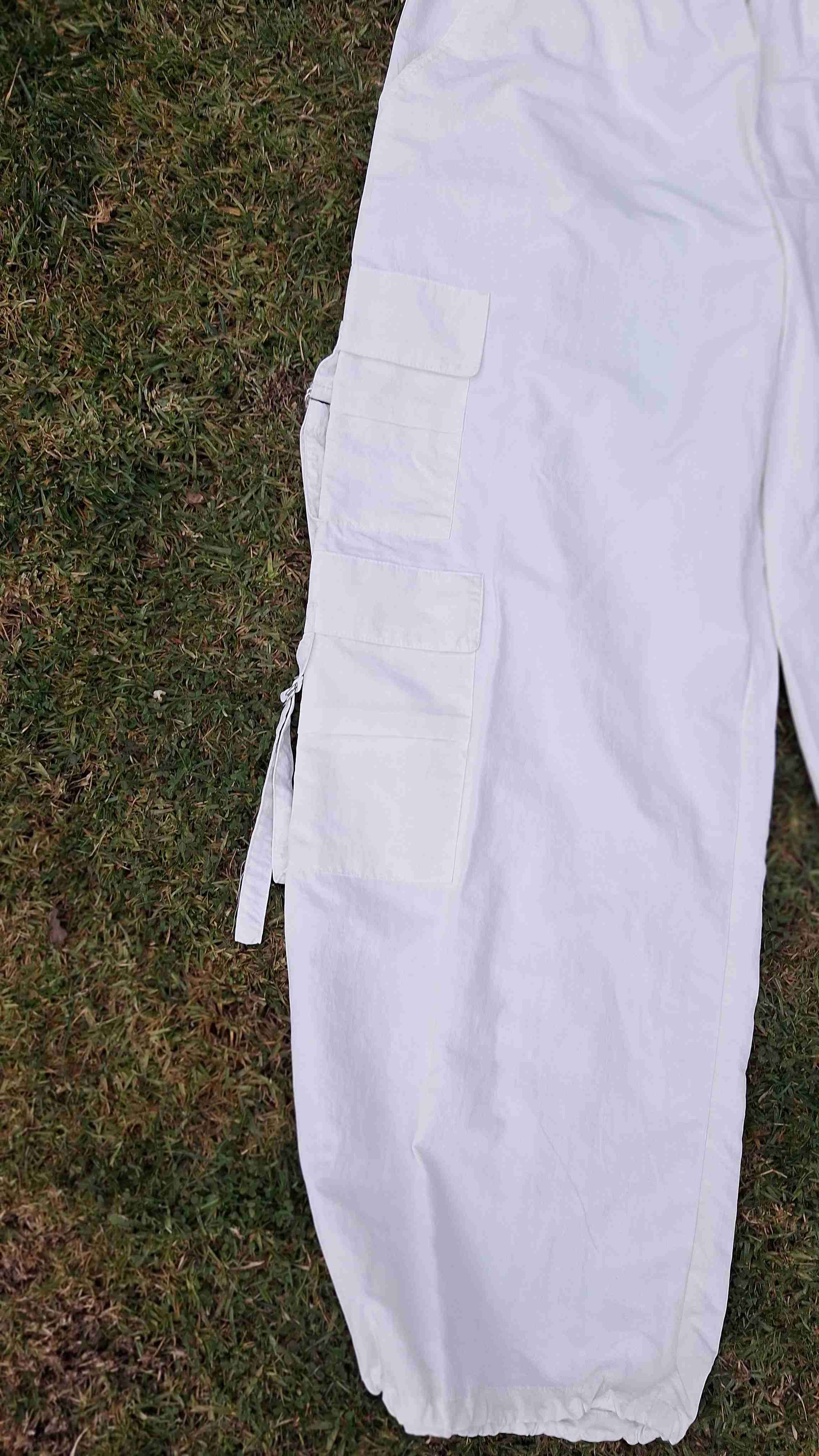 Pantalones Zara cargo blancos - miniatura 6