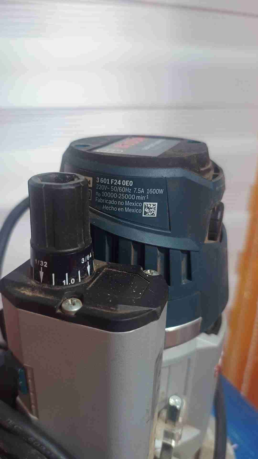 Fresadora Bosch GOF 1600 CE - miniatura 2