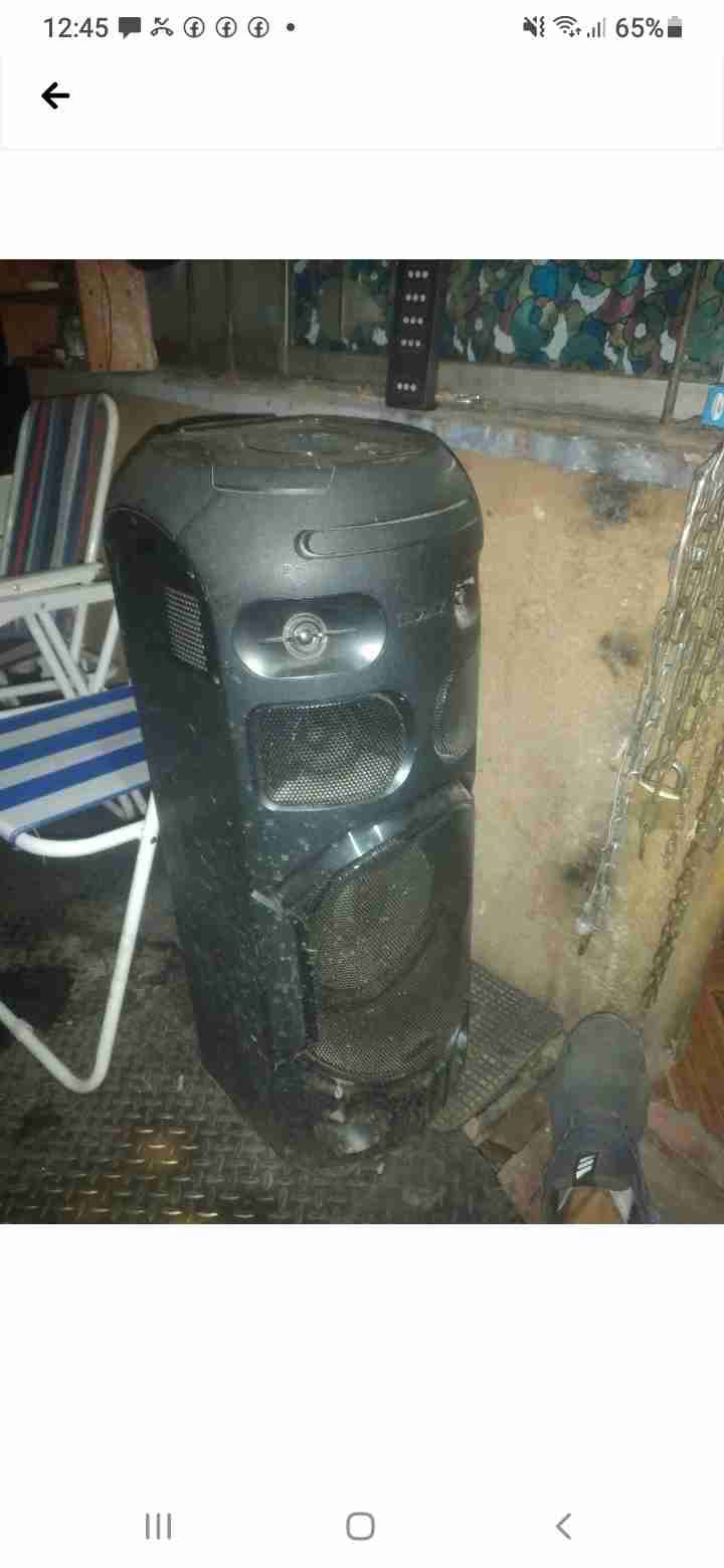 Parlante portátil grande negro