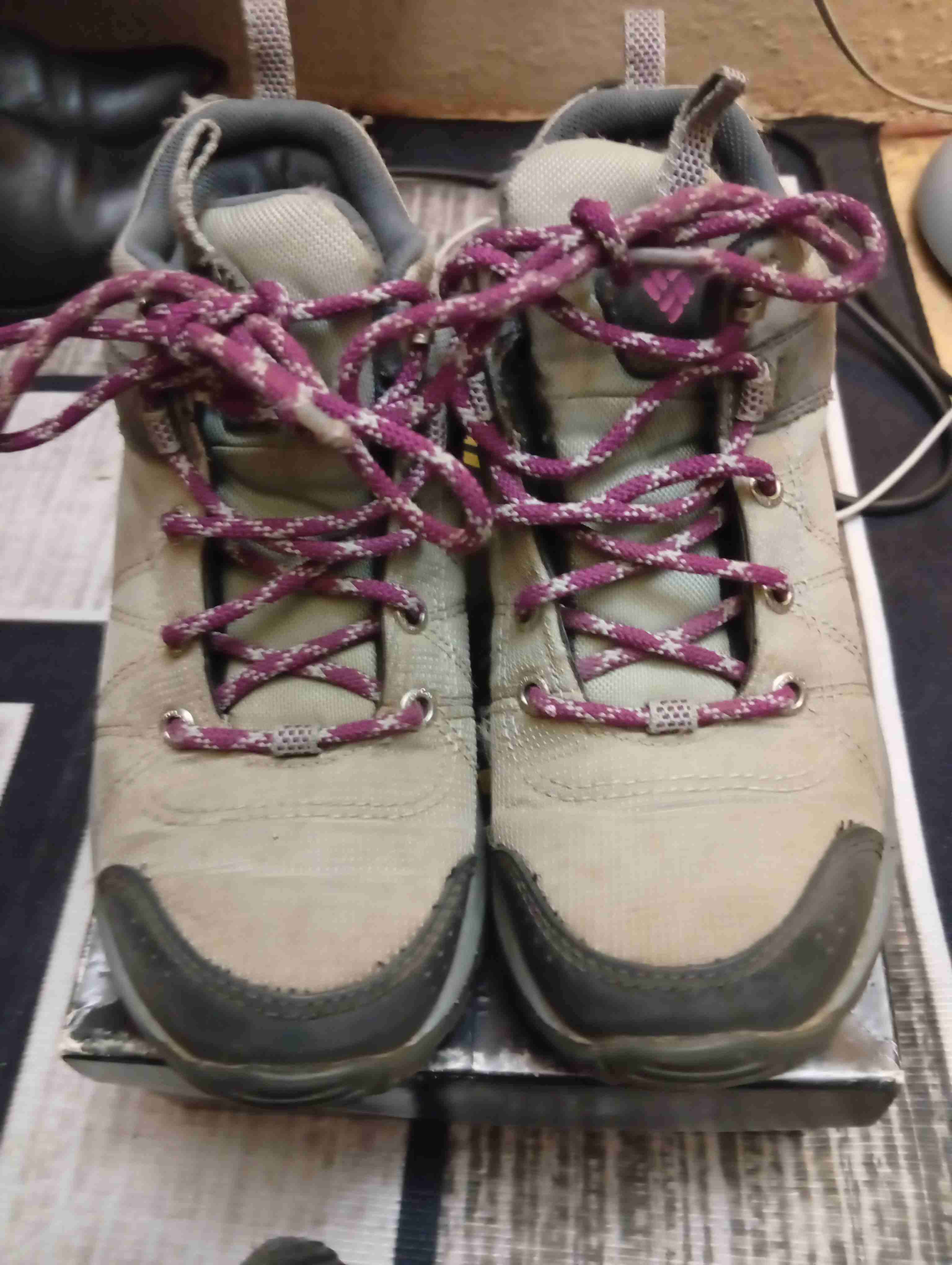 Botas de montaña beige