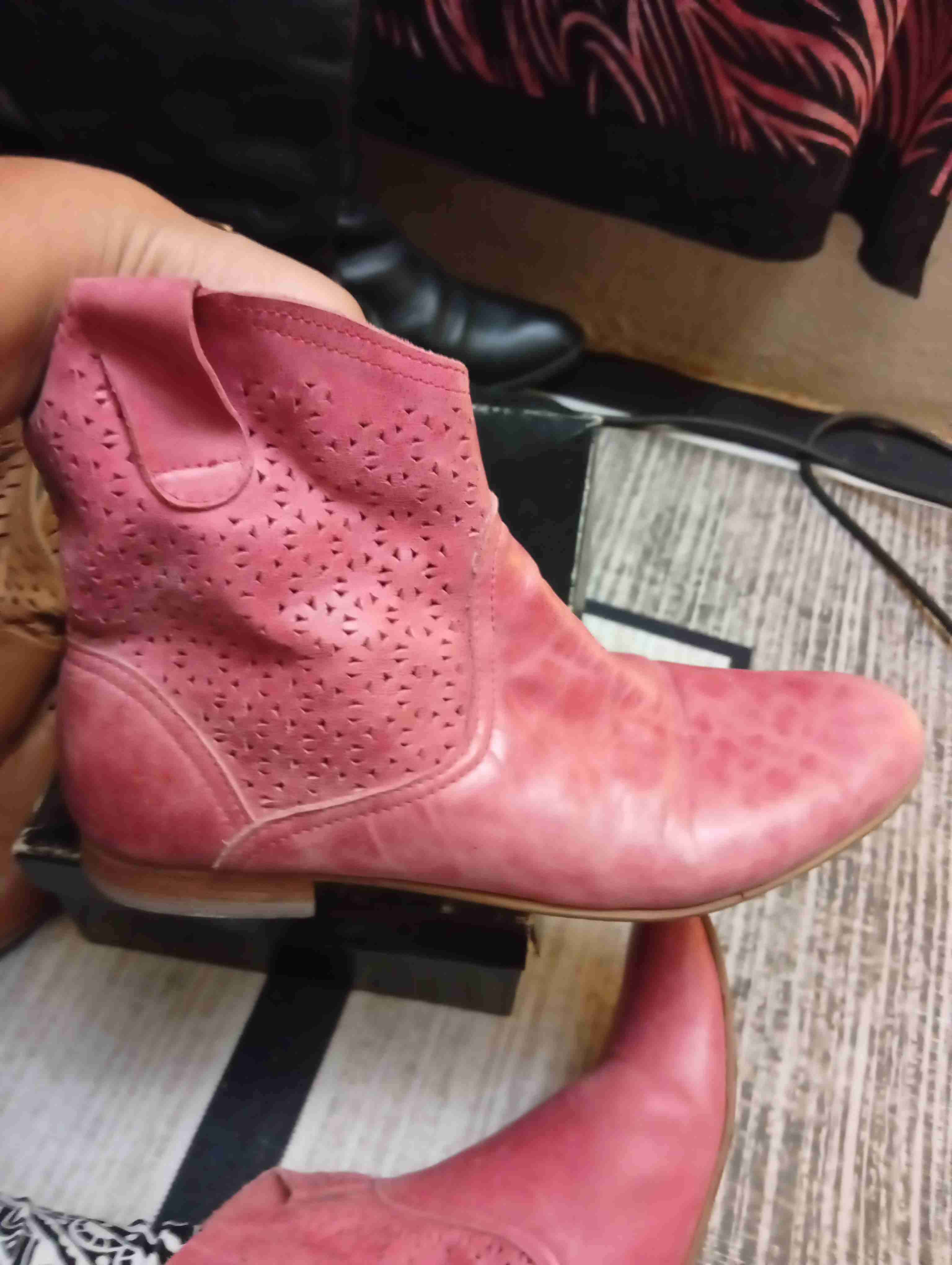 Botines rosados de cuero