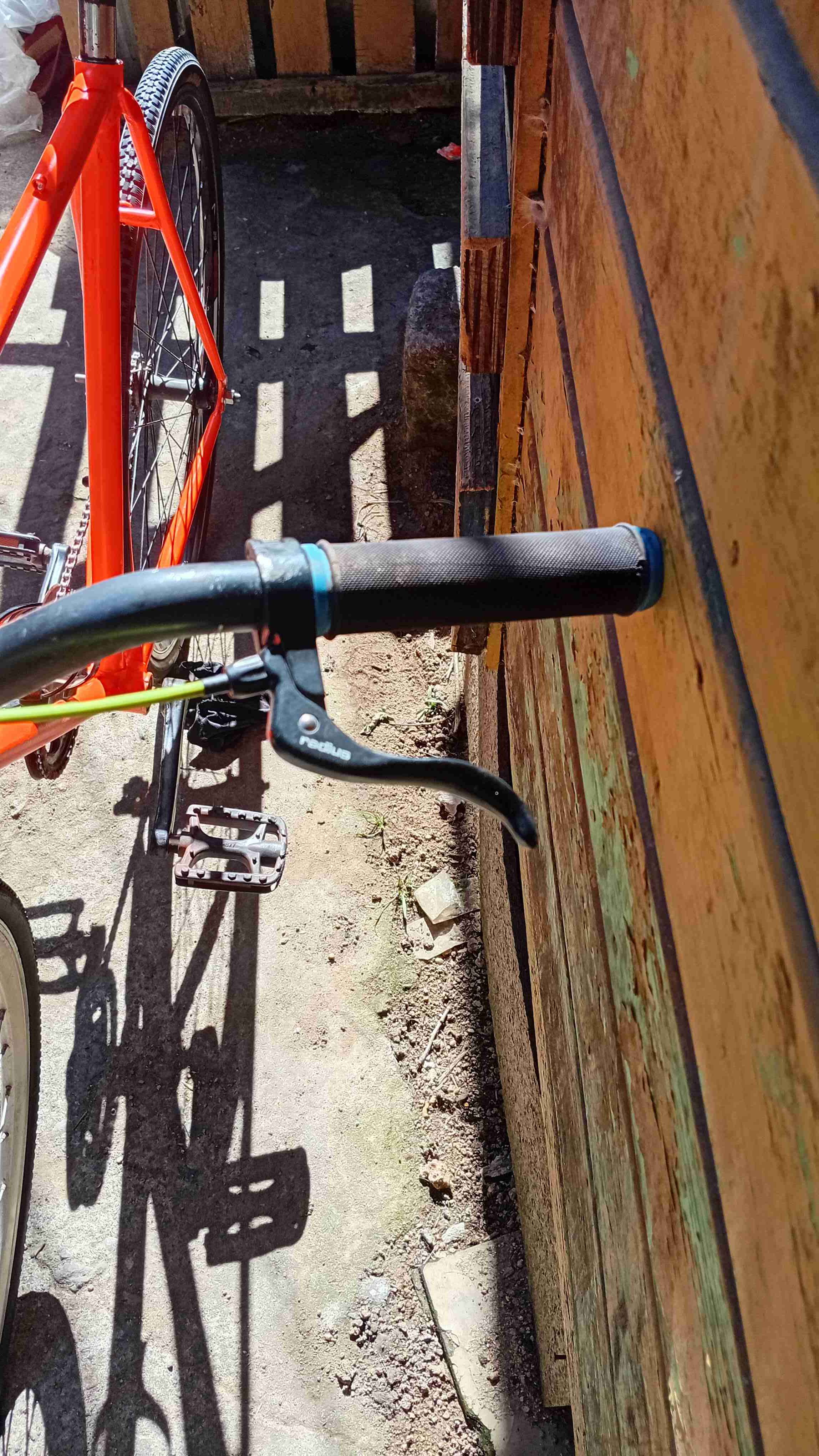 Bicicleta urbana naranja - miniatura 4