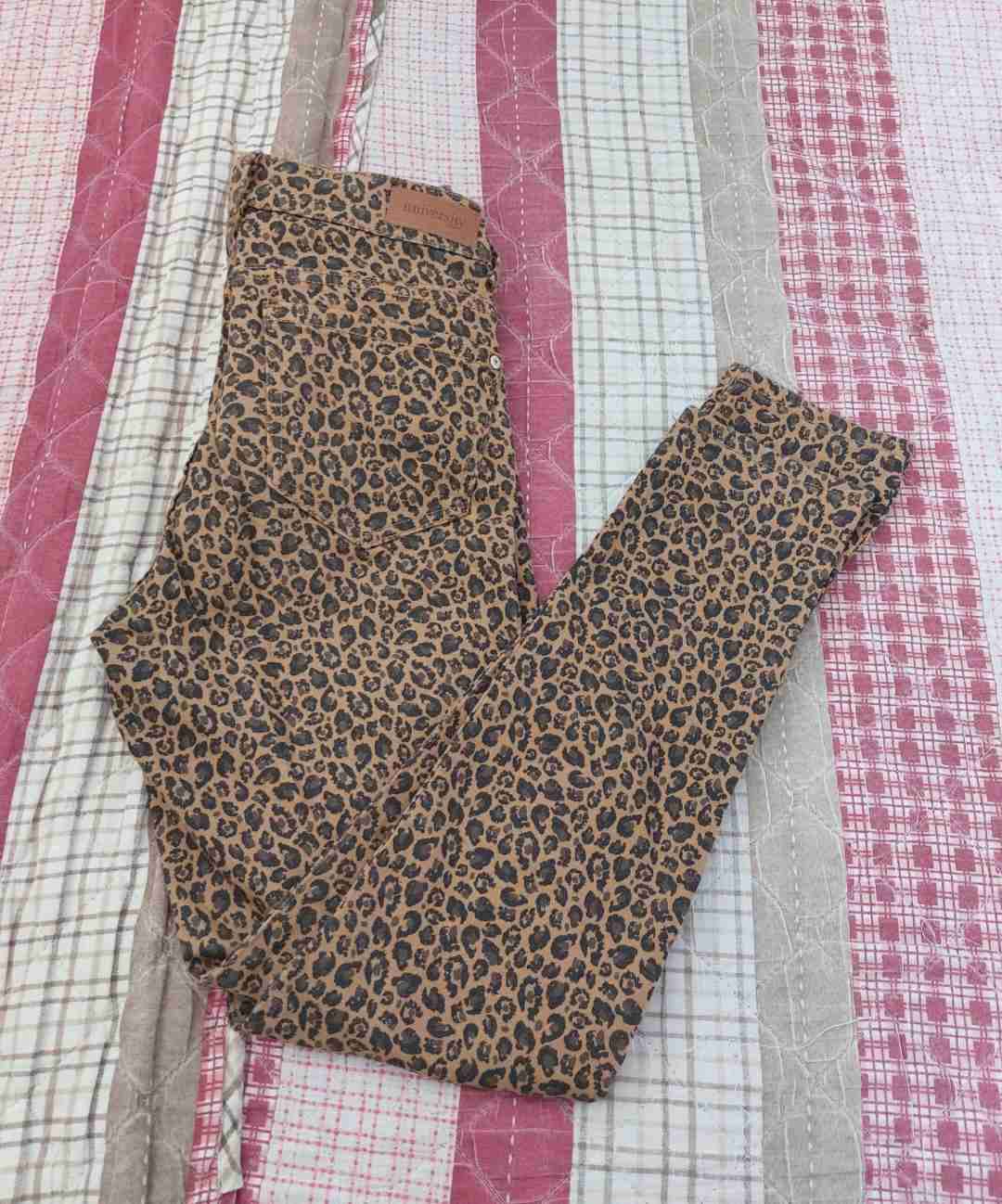 Jeans con estampado animal print - miniatura 2