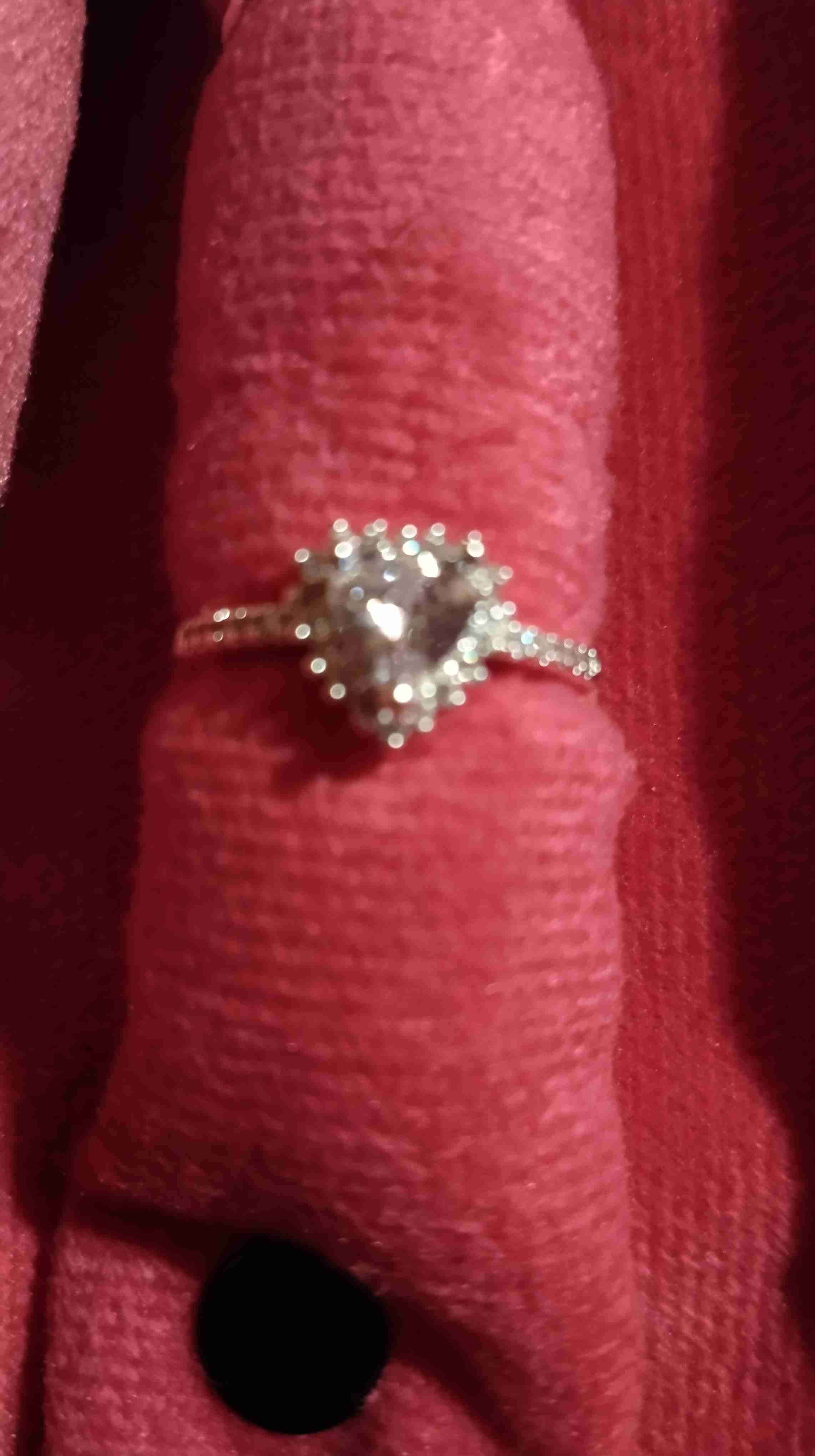 Anillo de circón forma corazón