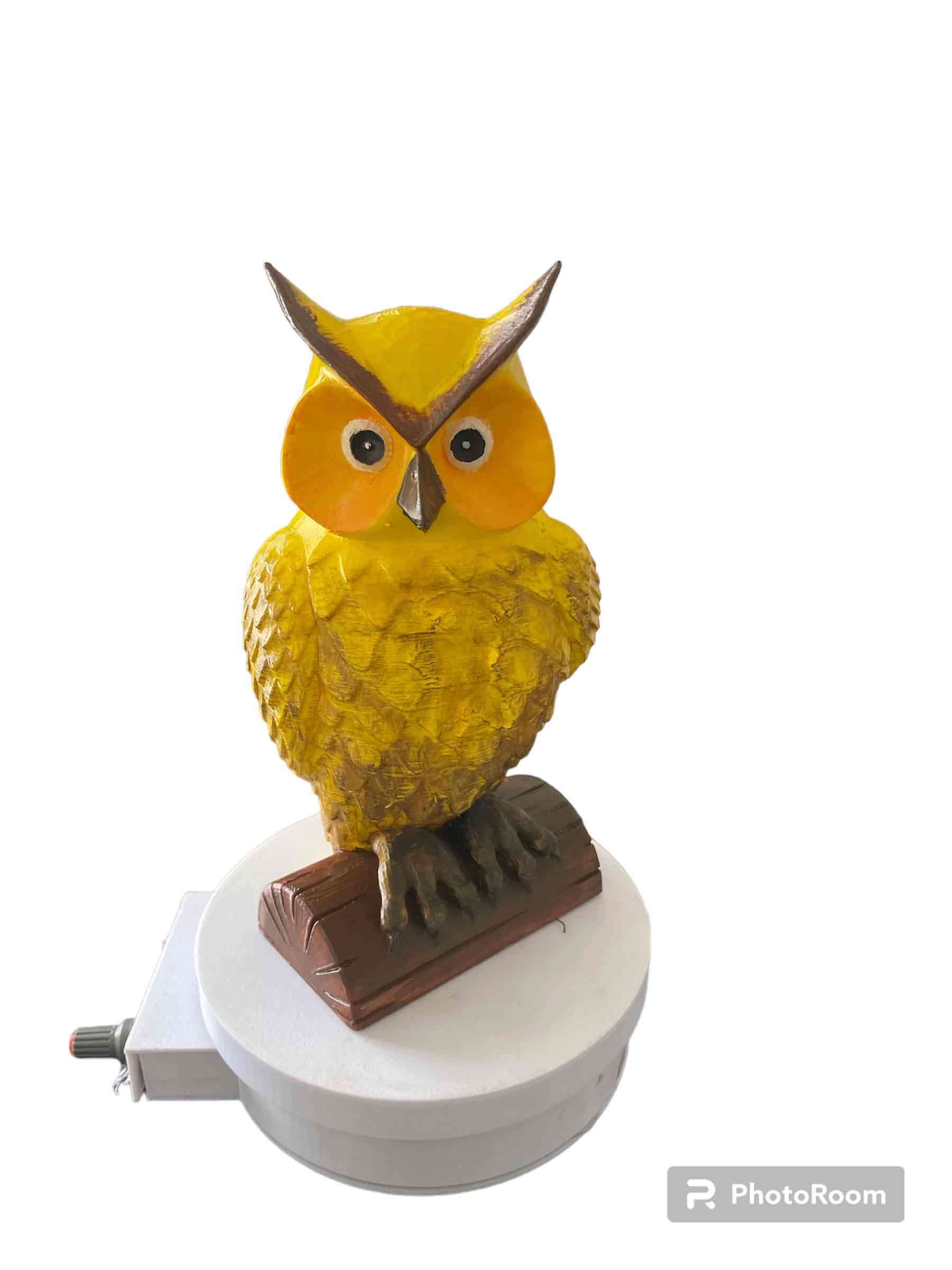 Figura de búho espanta paloma