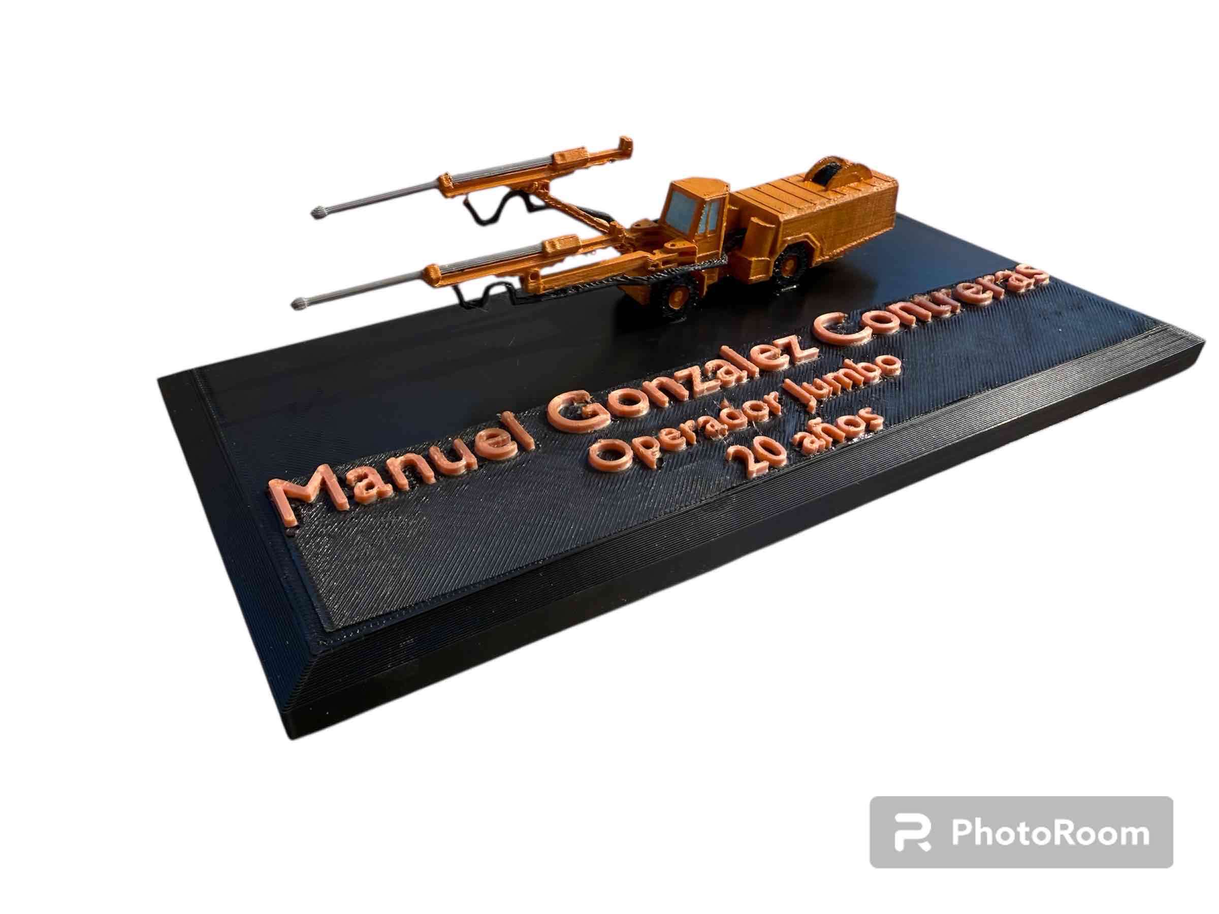 Se imprime y confecciona premio de reconocimiento