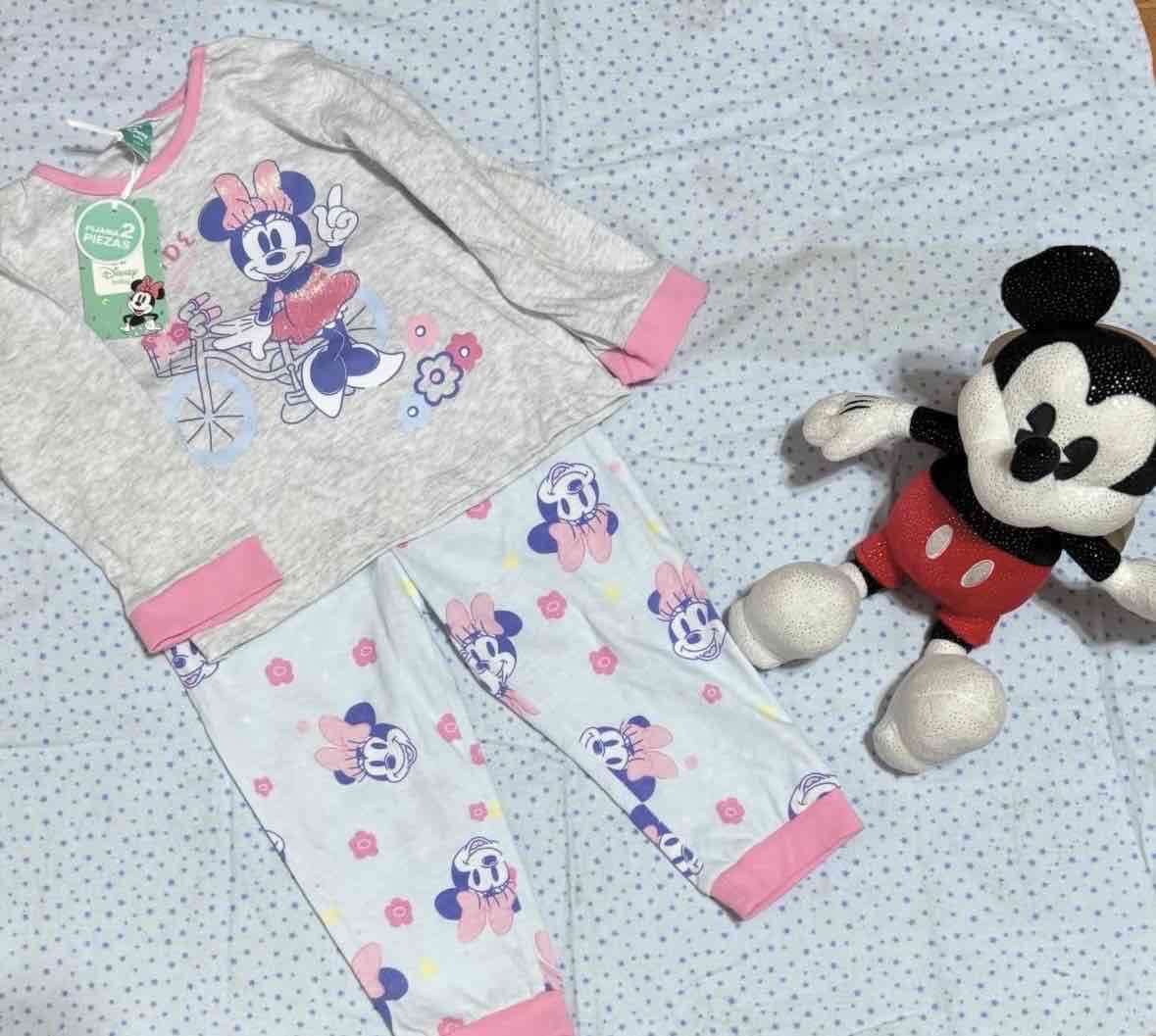 Pijama, pantalón de buzo y poleras Disney