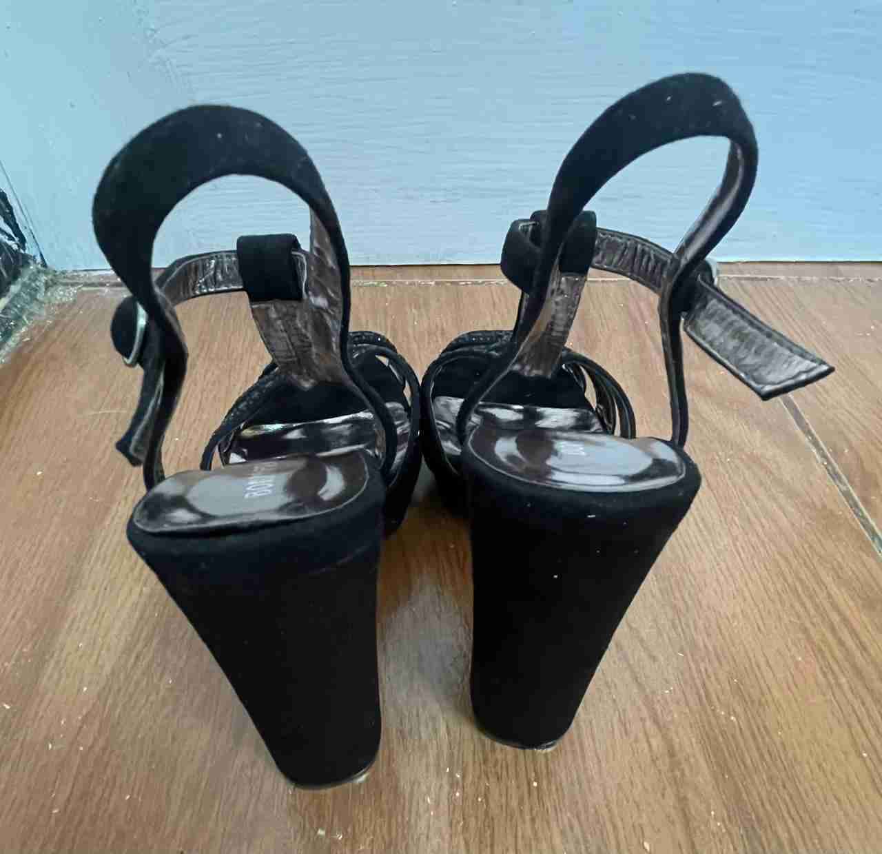 Sandalias negras de tacón alto N*38 - miniatura 4