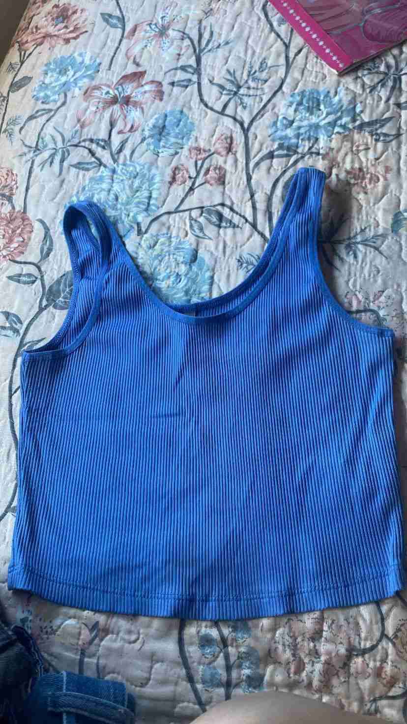 Top azul sin mangas
