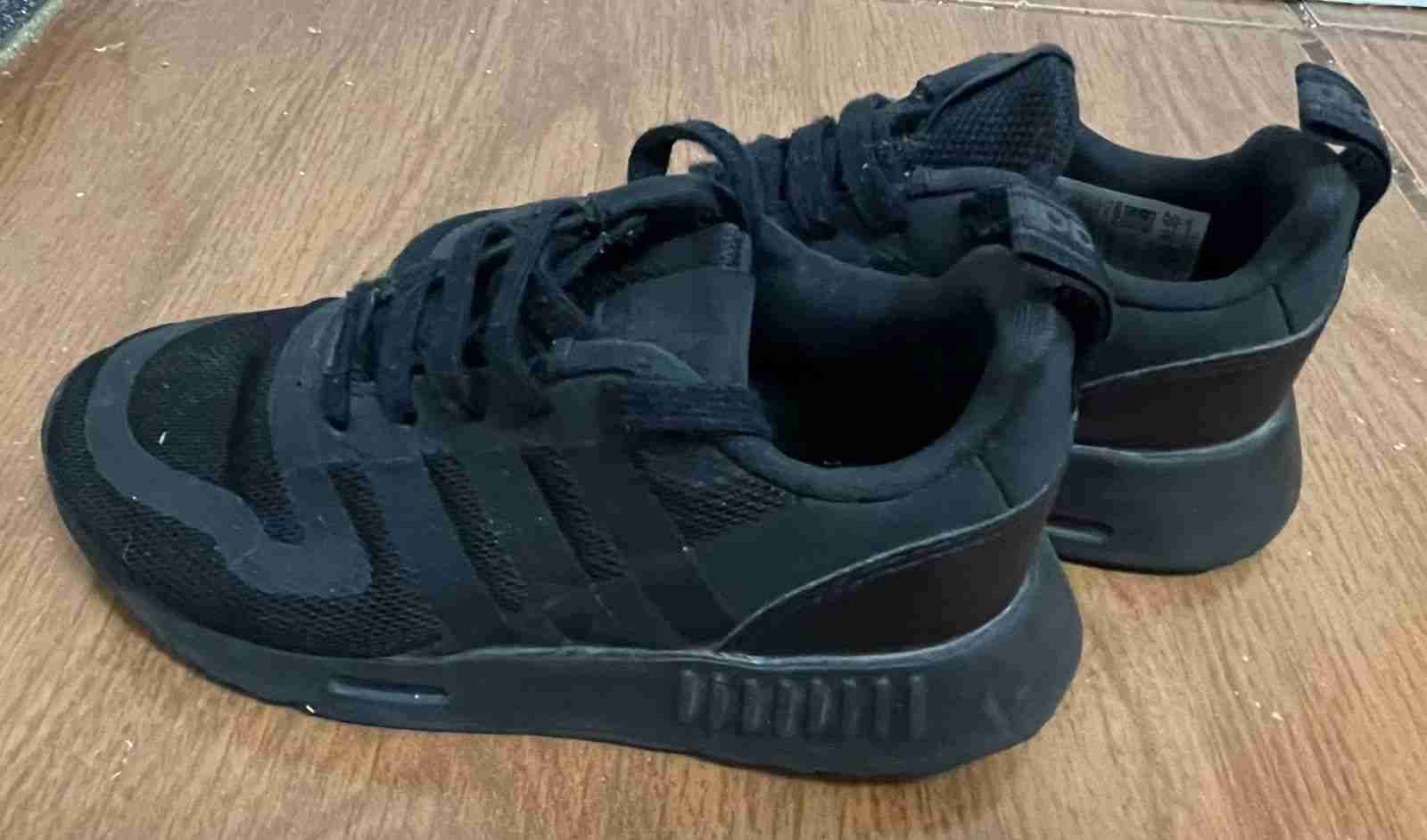 Zapatillas negras Adidas 29