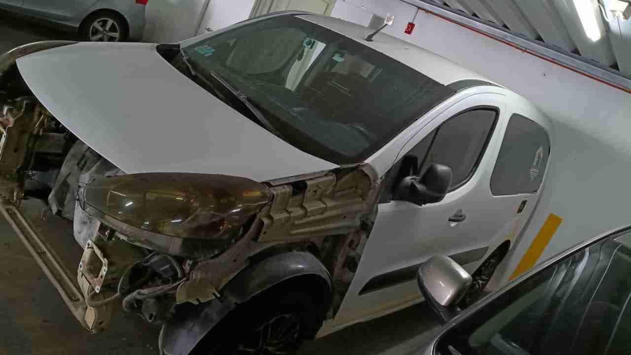 Van desmontada para repuestos