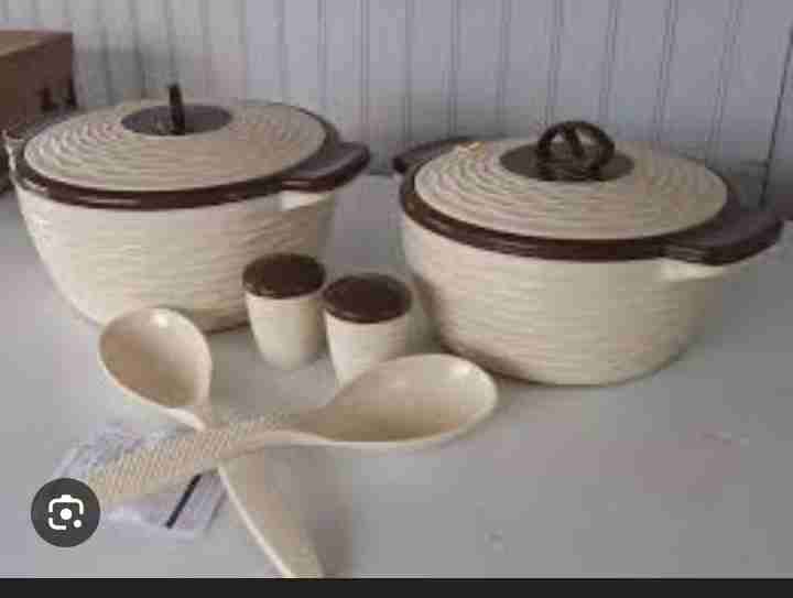 Set de ollas y cucharones beige