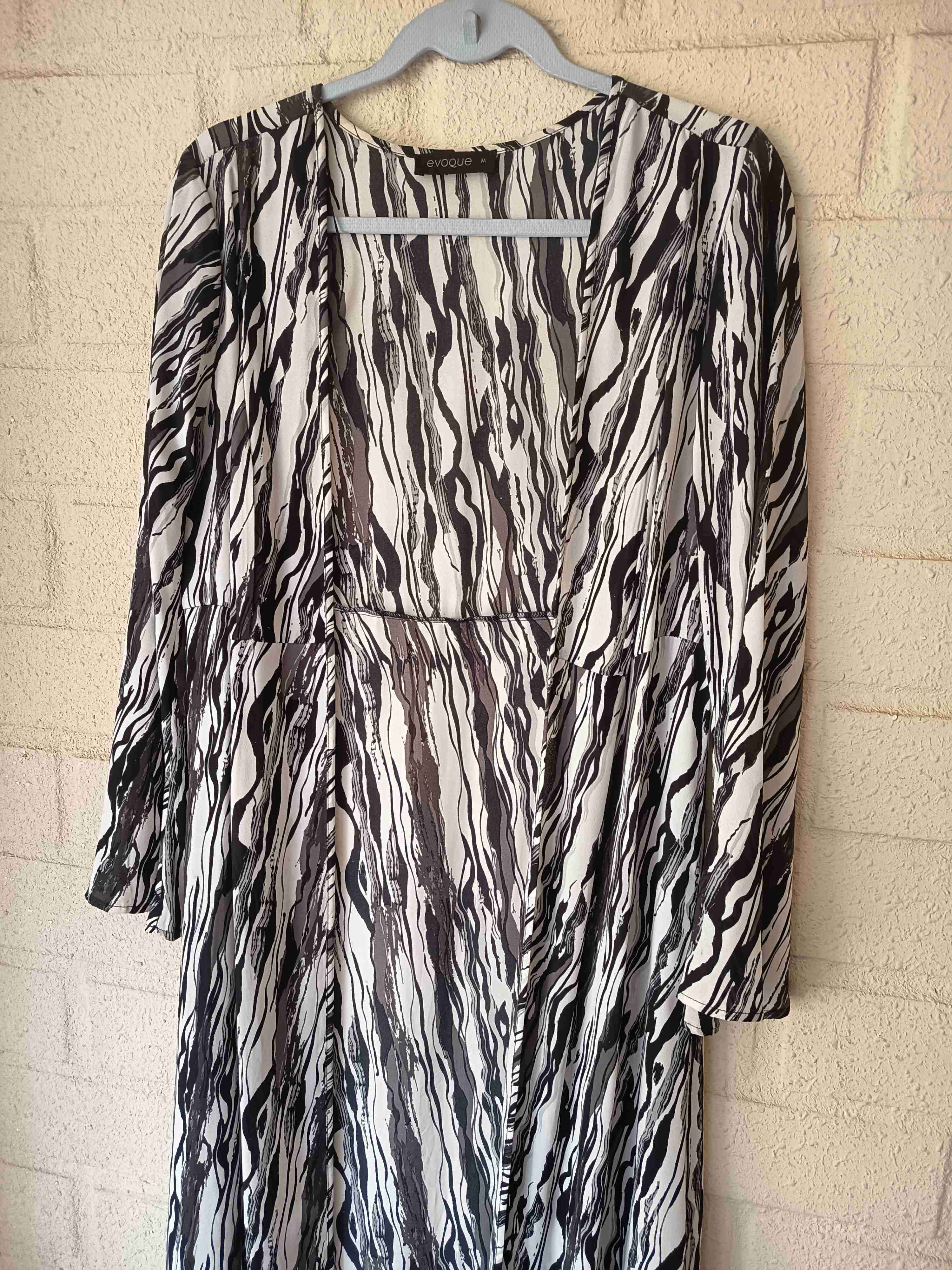 Kimono estampado en blanco y negro