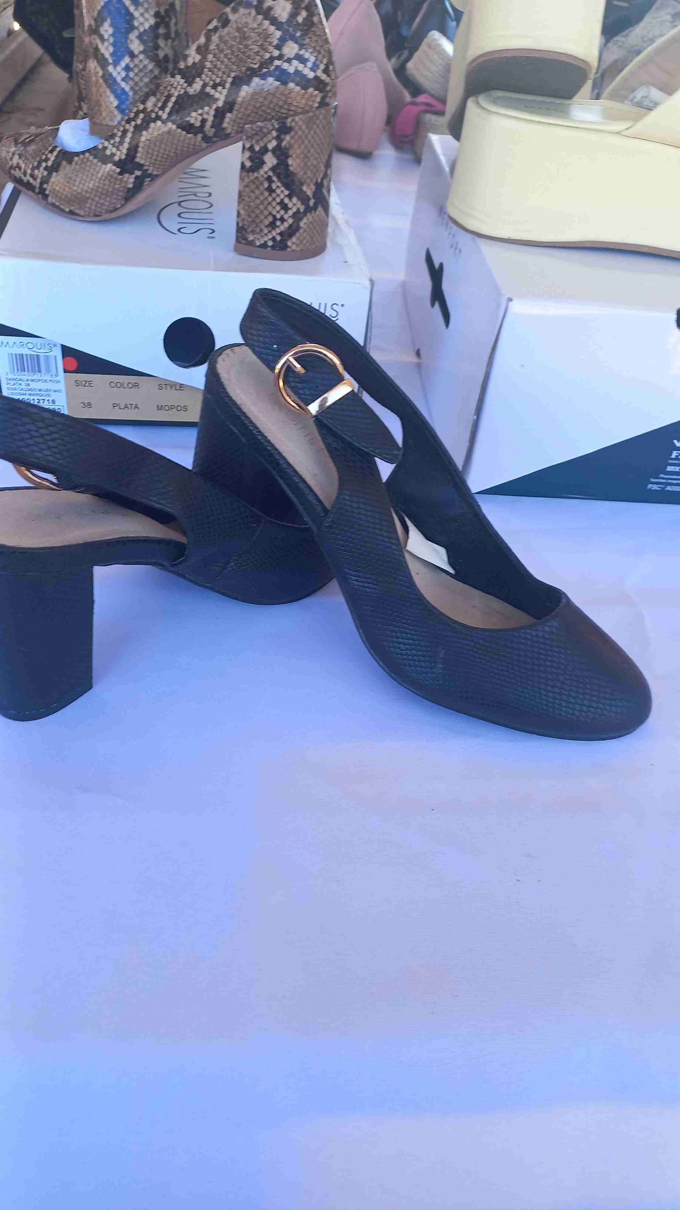 Zapatos de taco alto negros