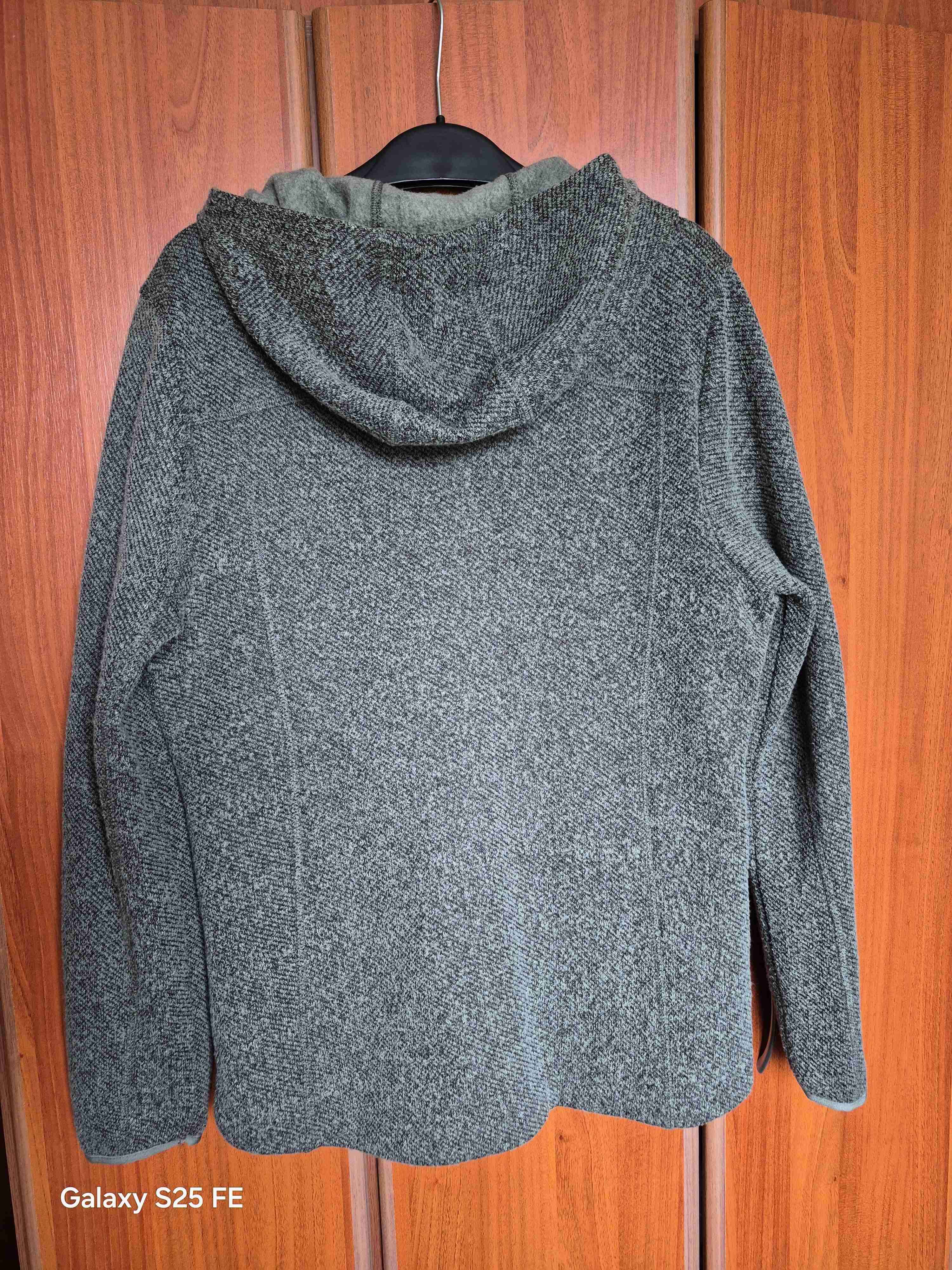 Chaqueta polar con capucha