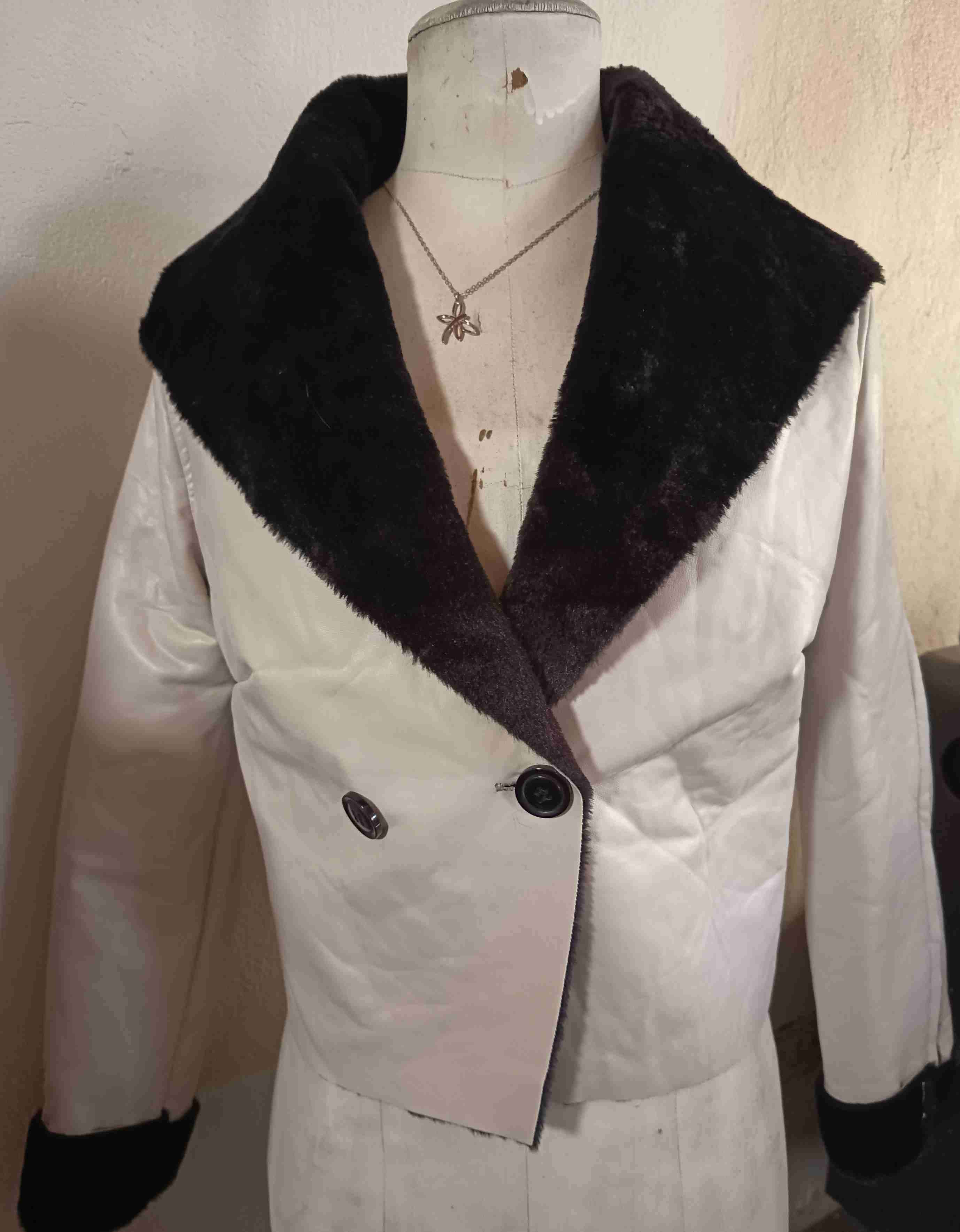 Chaqueta de cuero blanca