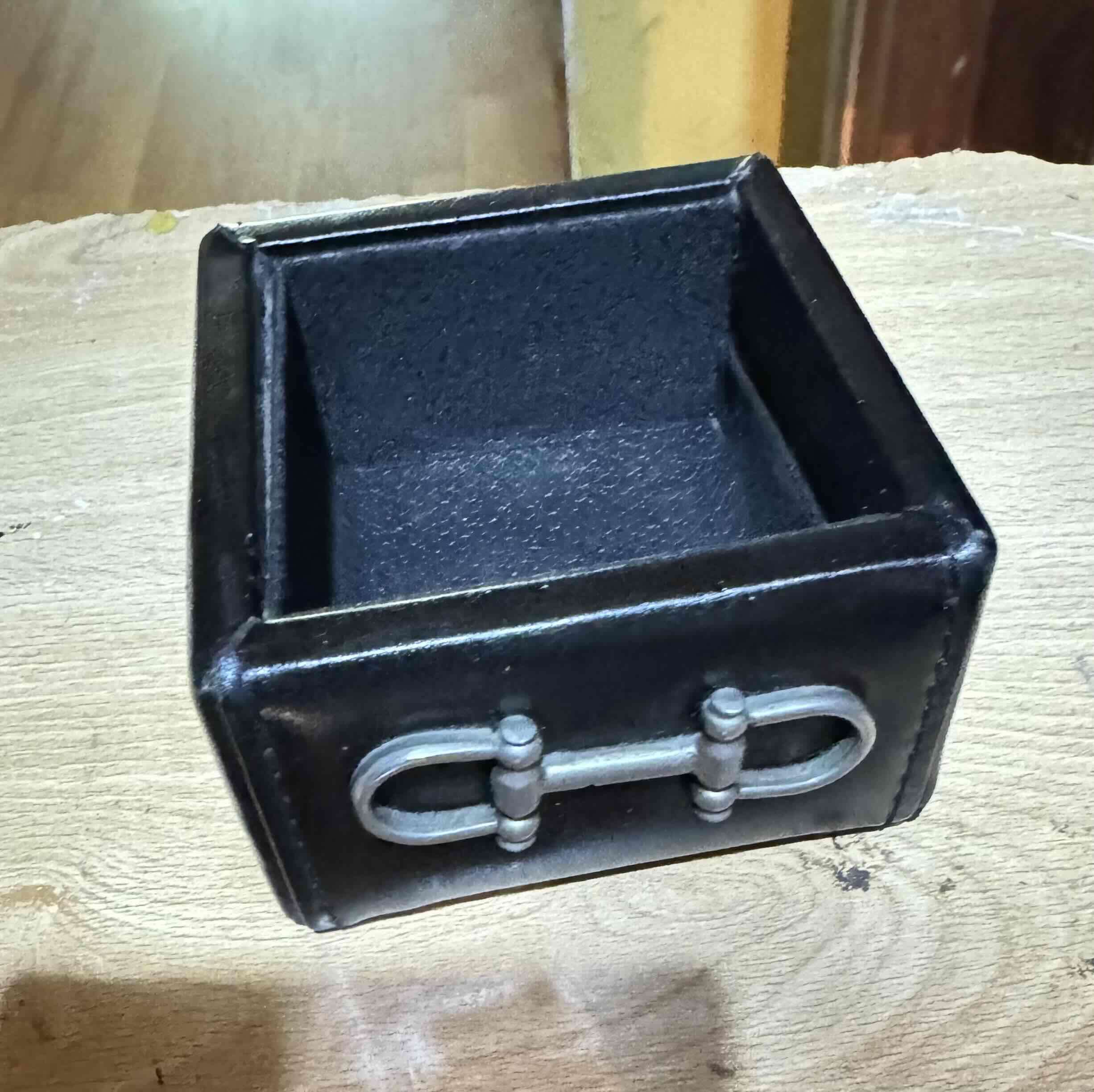 Caja organizadora de cuero negra