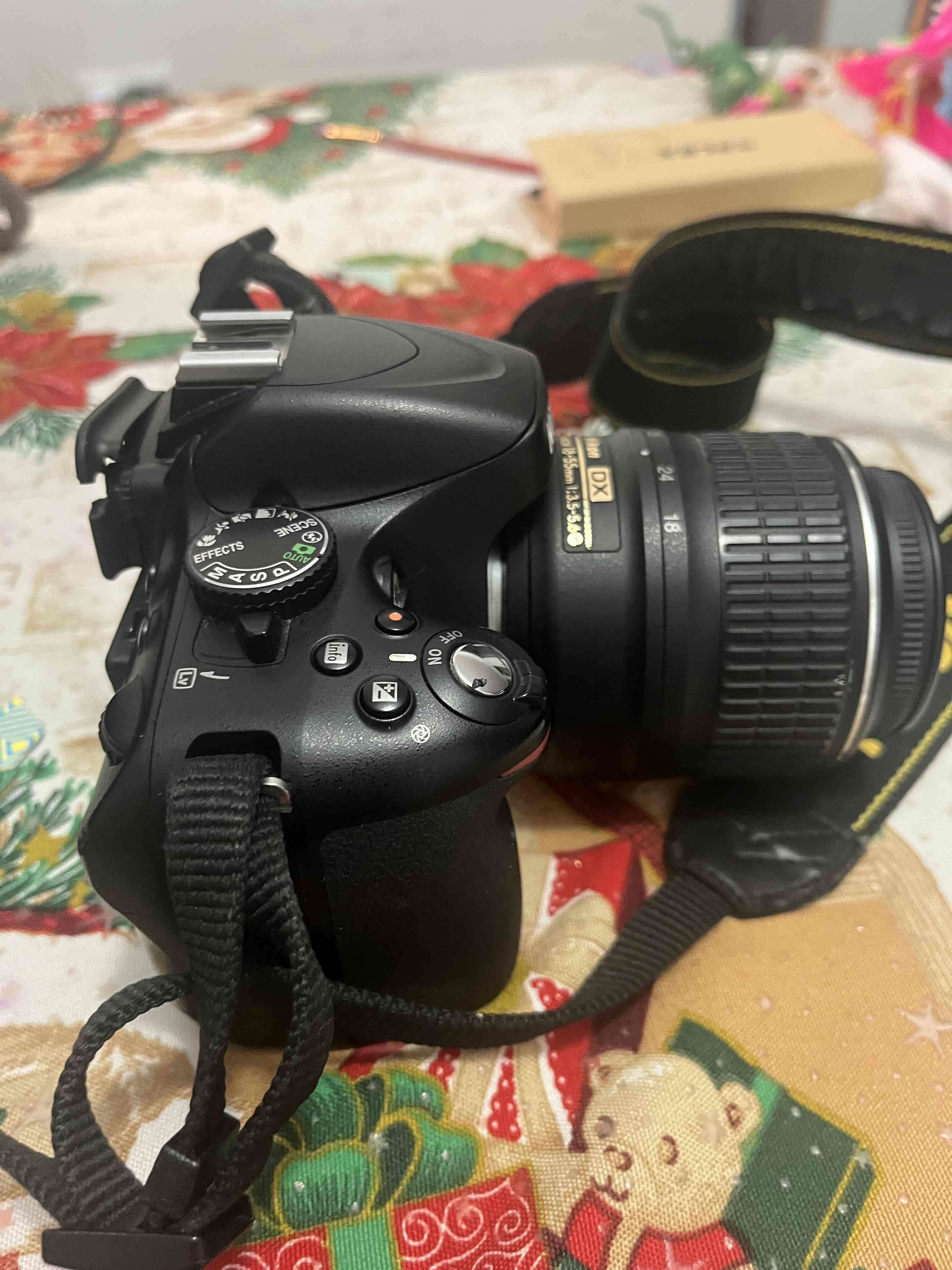 Cámara Nikon con lente zoom