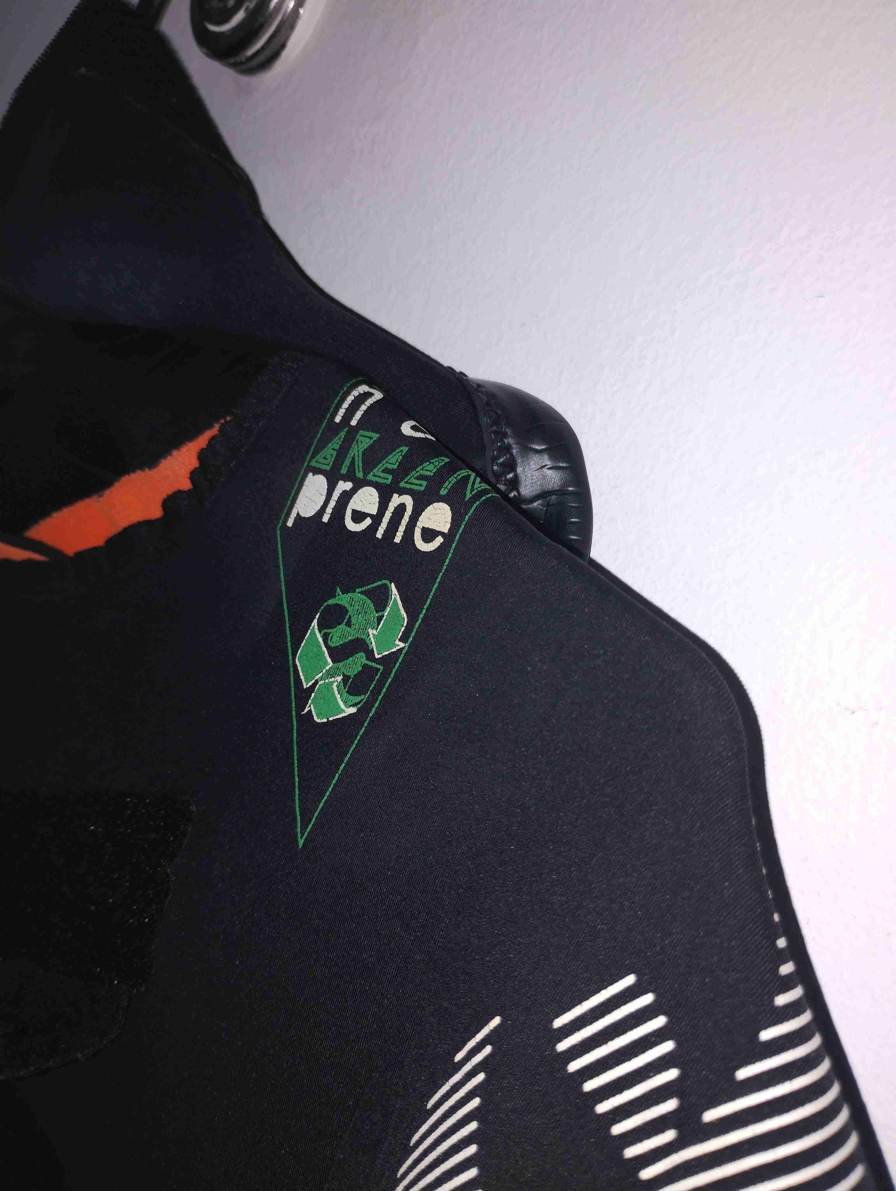 Traje de neopreno ecológico