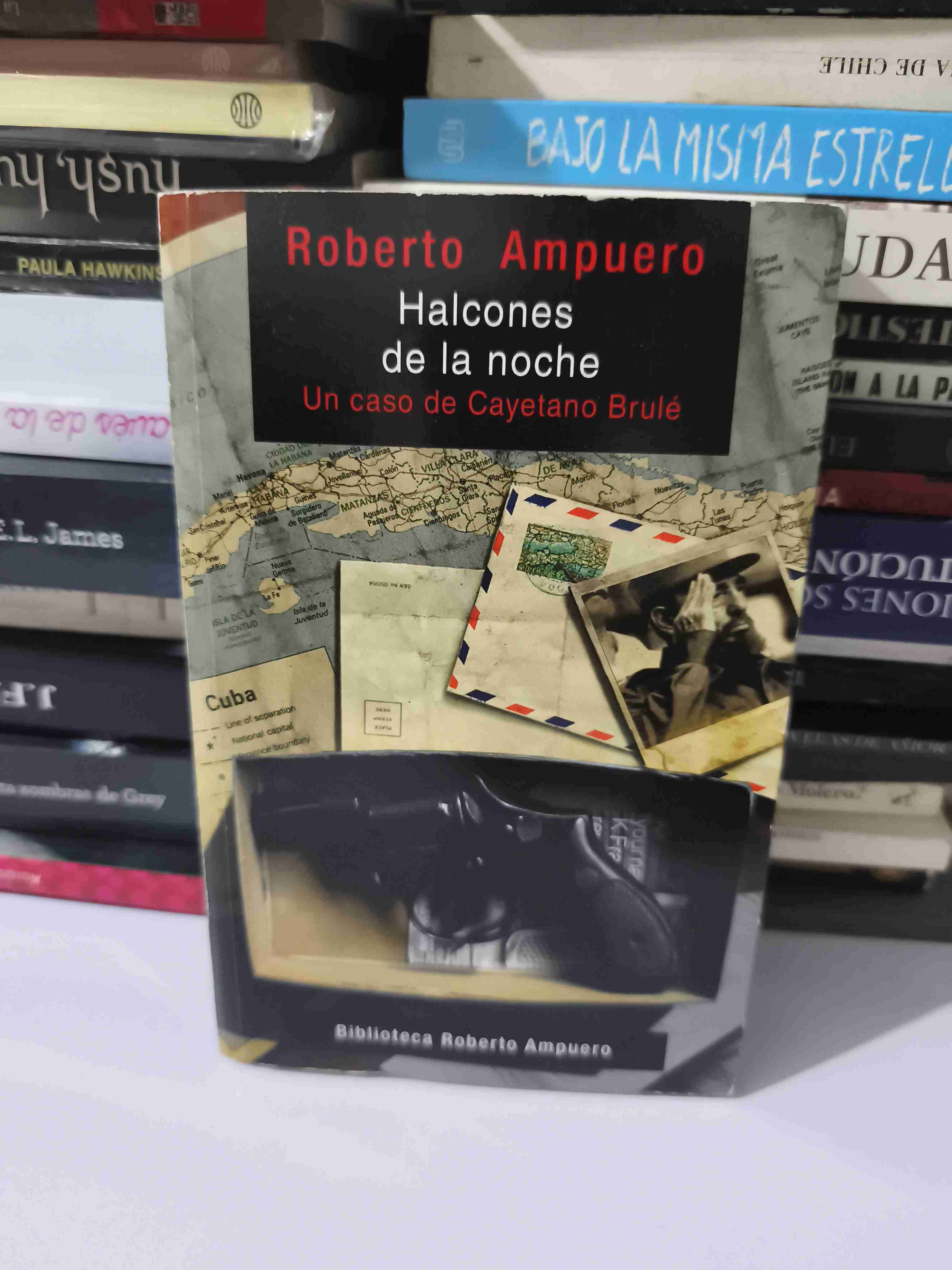 Libro 'Halcones de la Noche' Roberto Ampuero