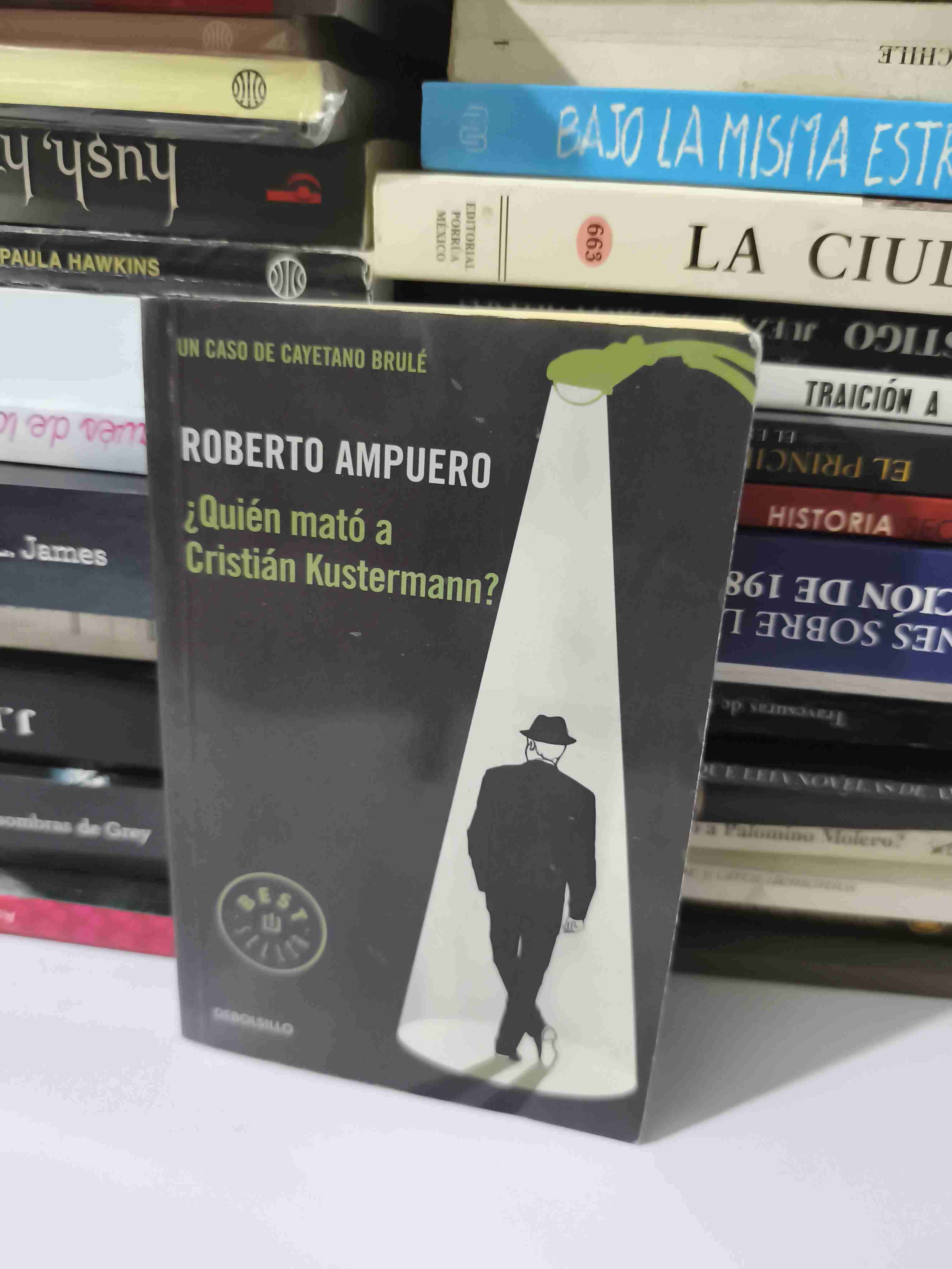 Libro '¿Quién mató a Cristián Kustermann?' de Roberto Ampuero