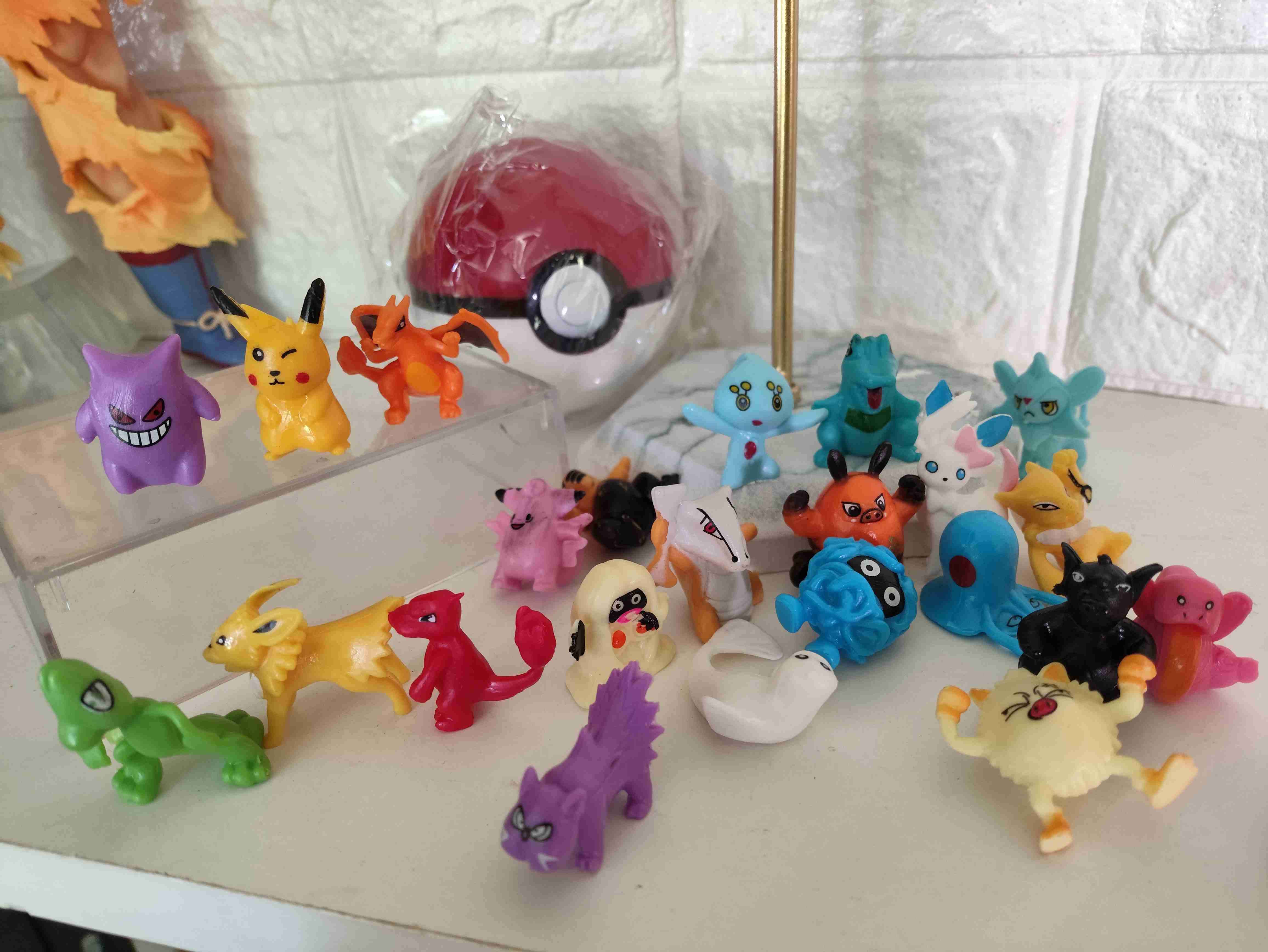 Set mini Pokémon  24 unidades+ pokebola