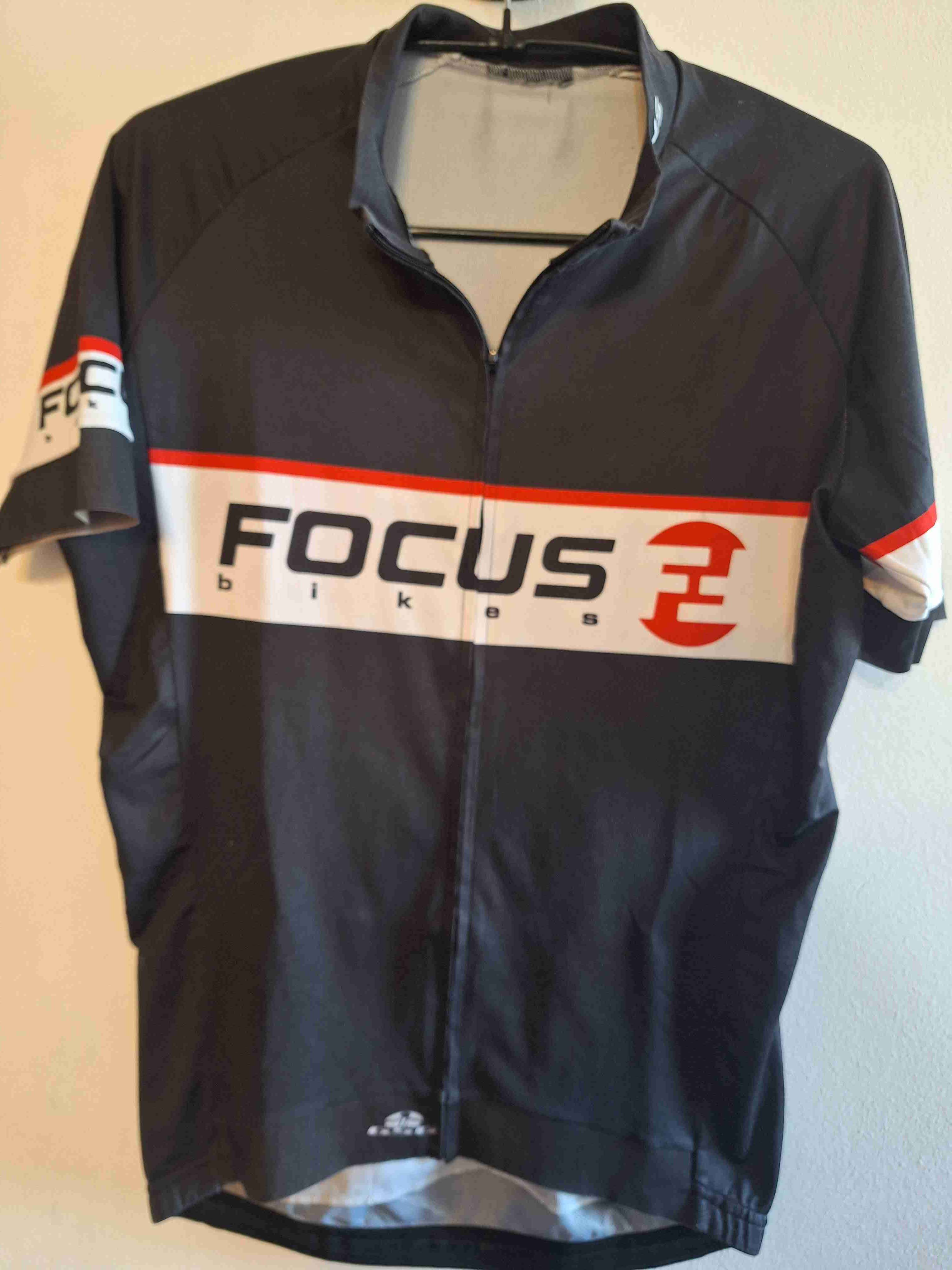 Polera ciclismo Focus negra